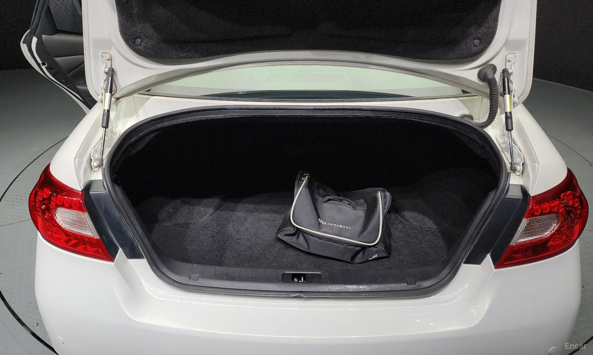 Infiniti M37 превью 20