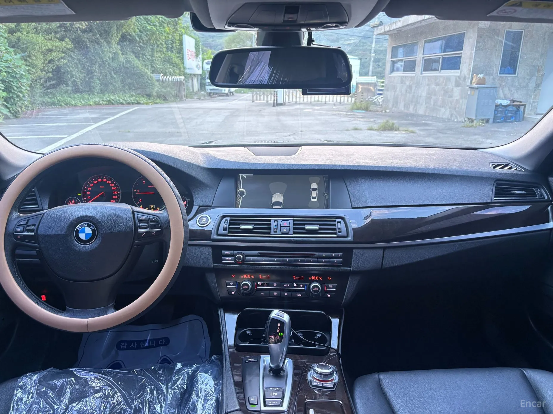 BMW 5 Series (F10) превью 7