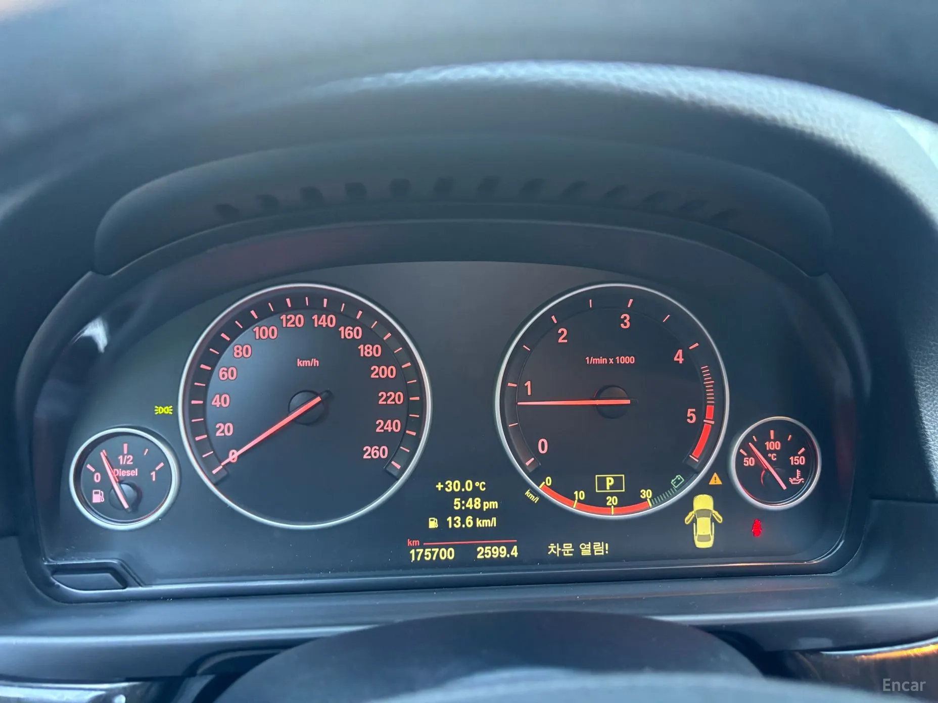 BMW 5 Series (F10) превью 8
