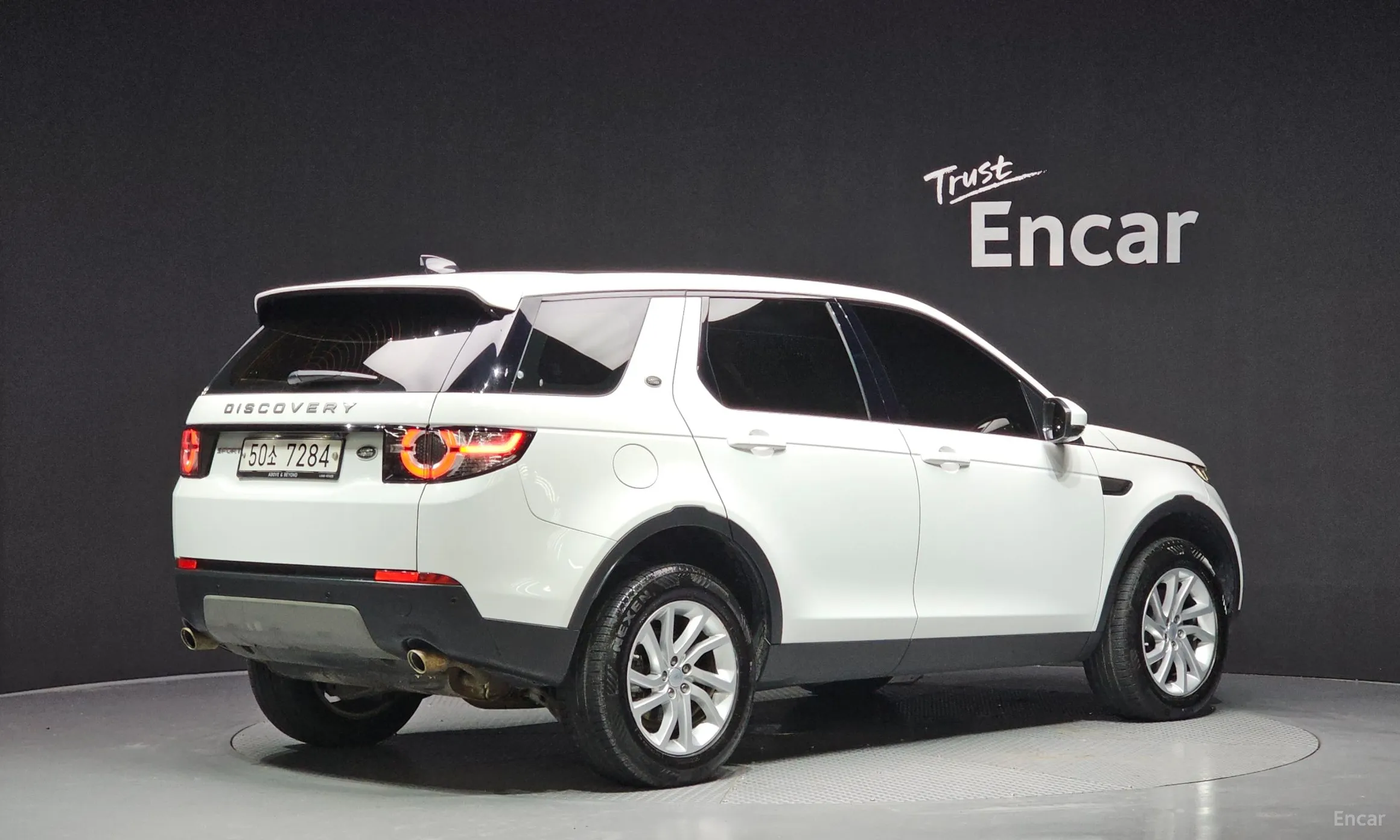 Land Rover Discovery Sports превью 2