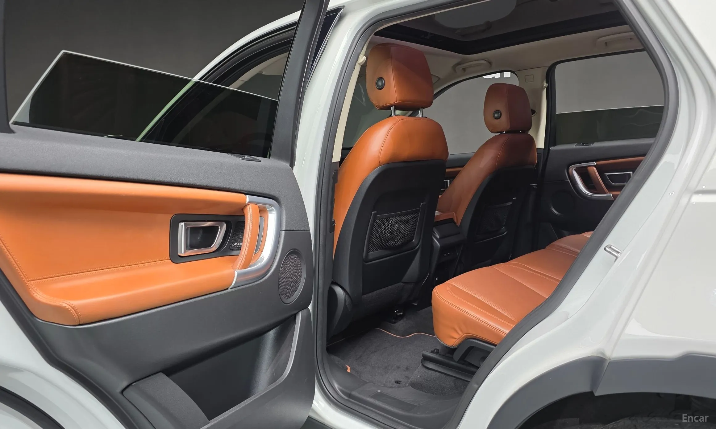 Land Rover Discovery Sports превью 17