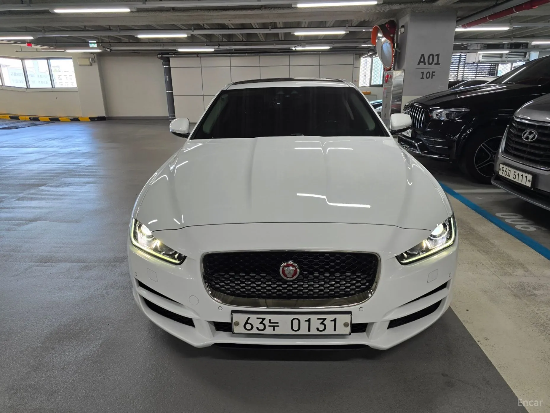 Jaguar XE превью 3