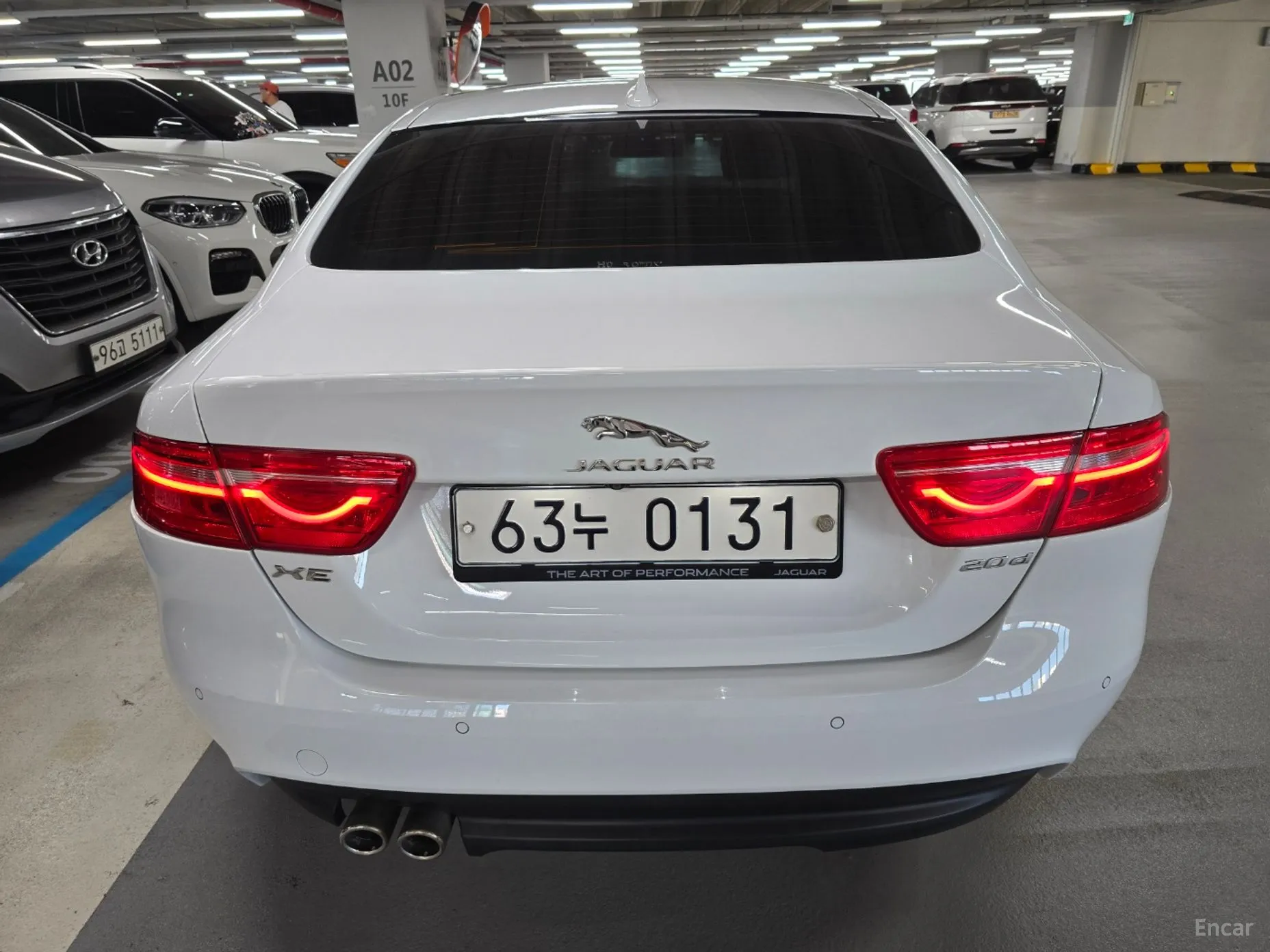 Jaguar XE превью 4