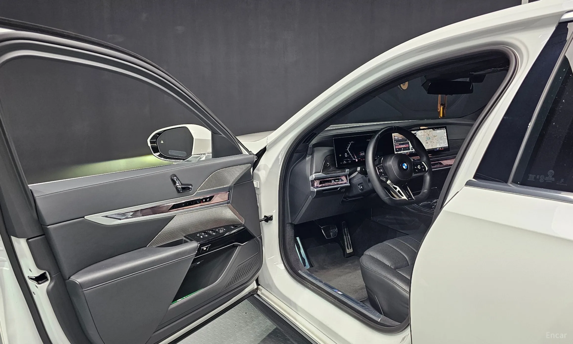 BMW 7 Series (G70) превью 10