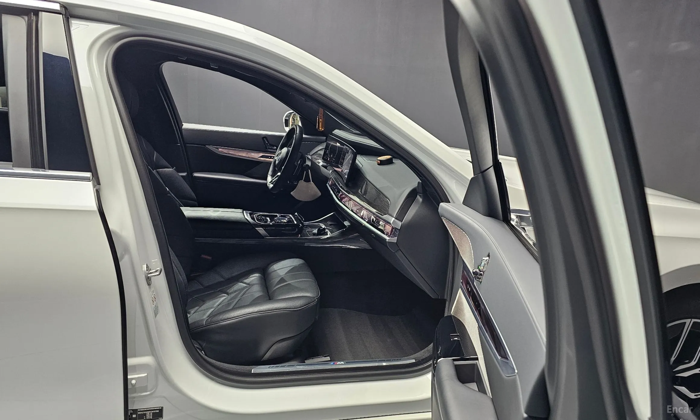 BMW 7 Series (G70) превью 16