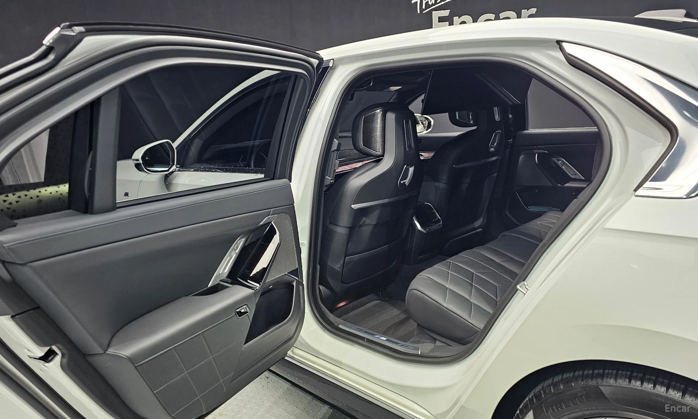 BMW 7 Series (G70) превью 17