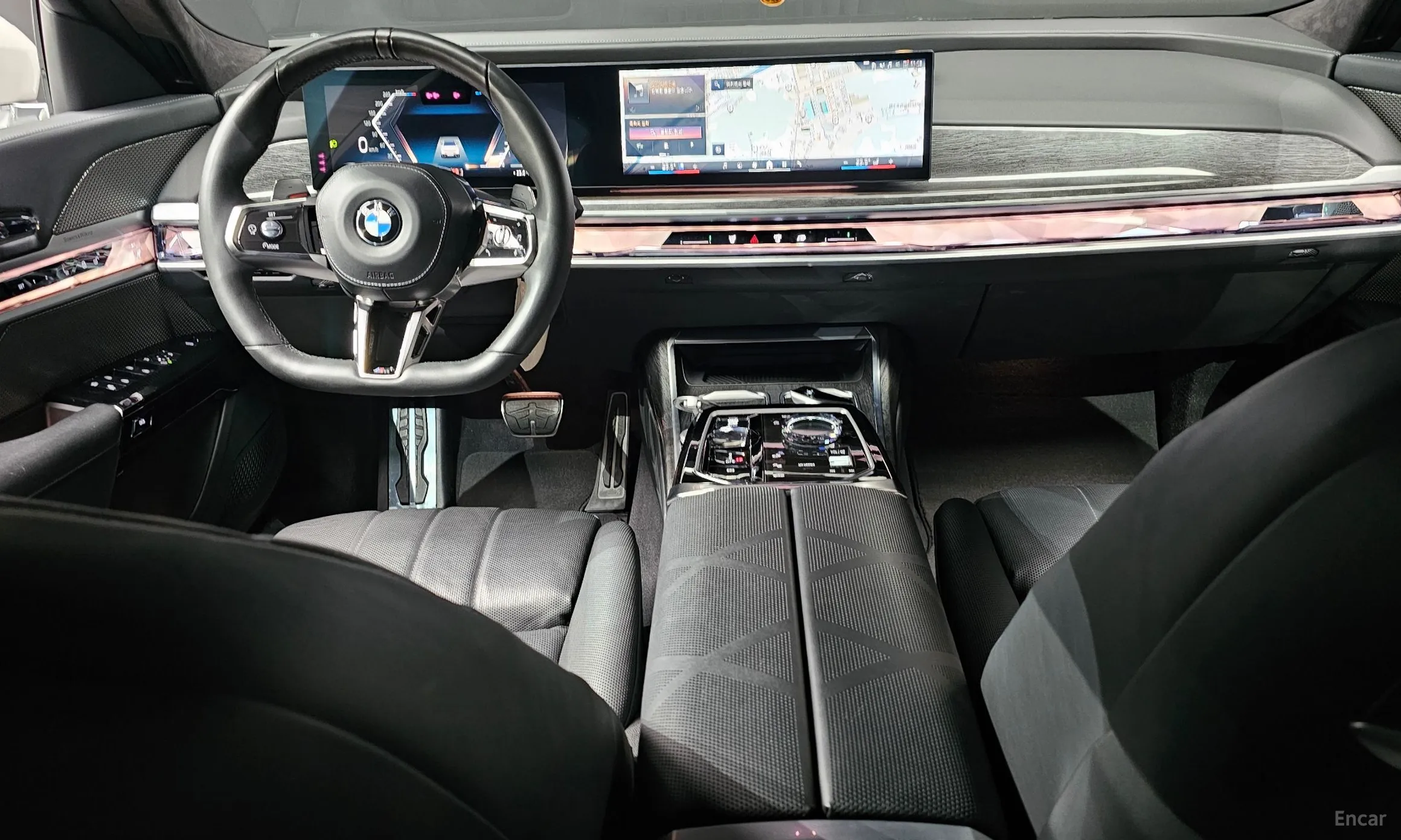 BMW 7 Series (G70) превью 7