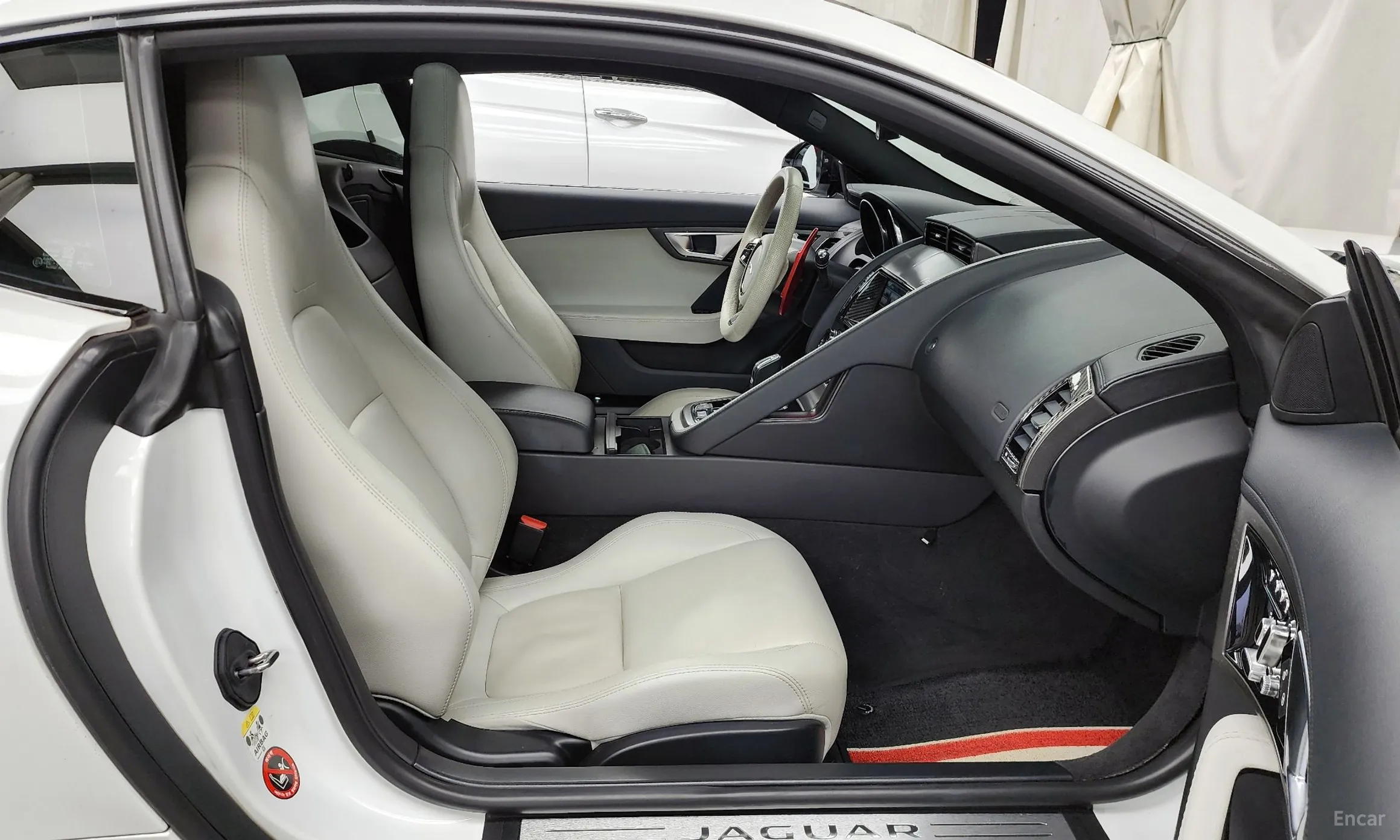 Jaguar F-TYPE превью 11