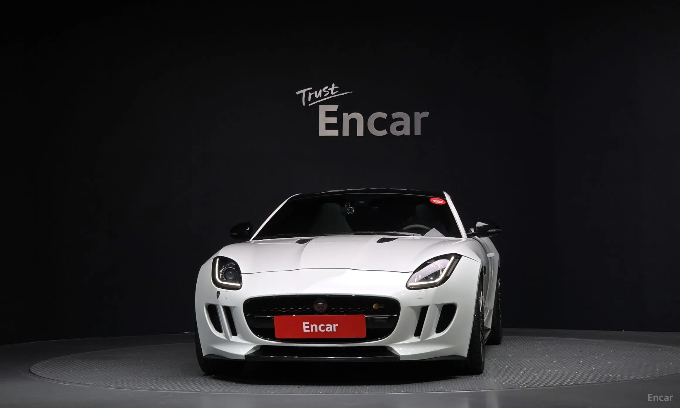 Jaguar F-TYPE превью 3