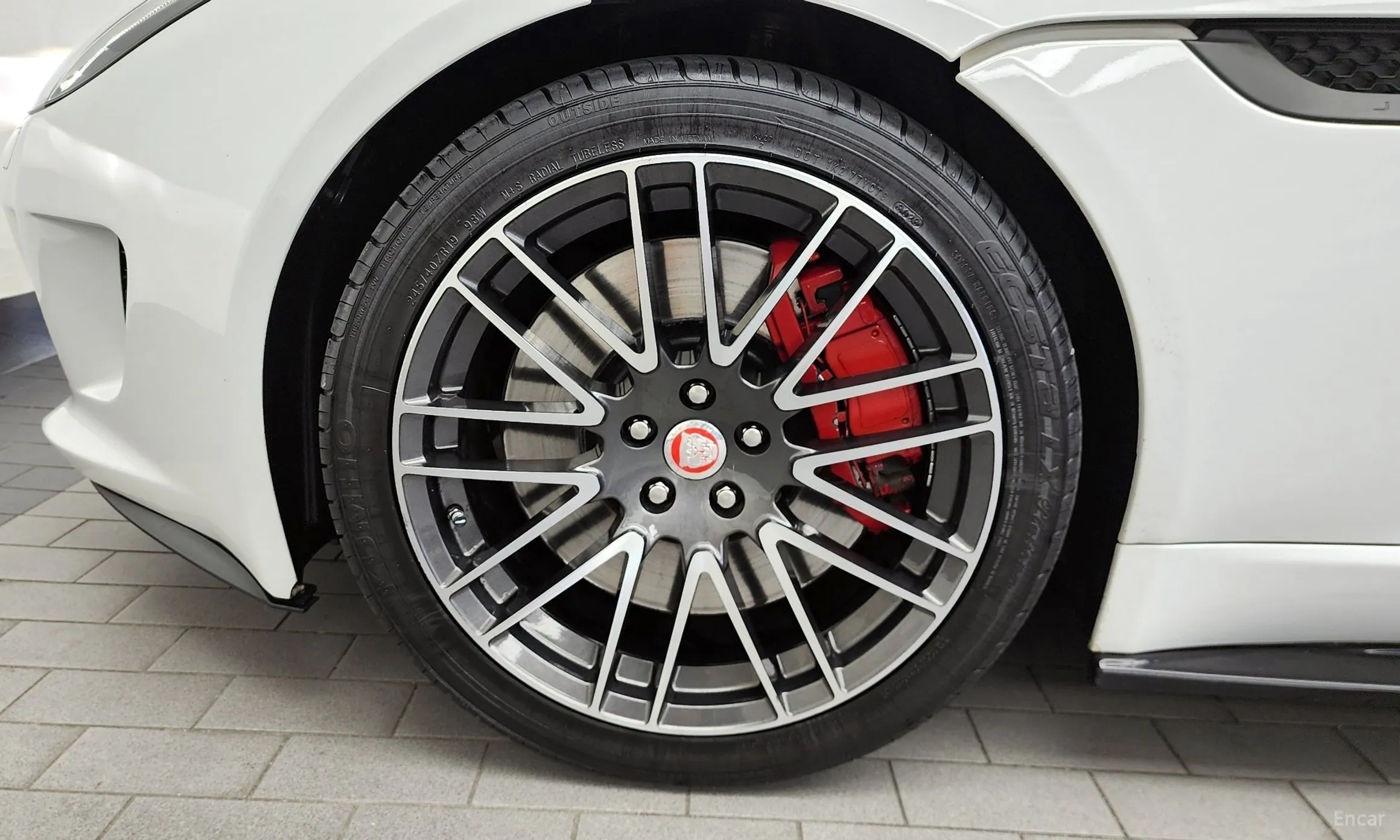 Jaguar F-TYPE превью 5