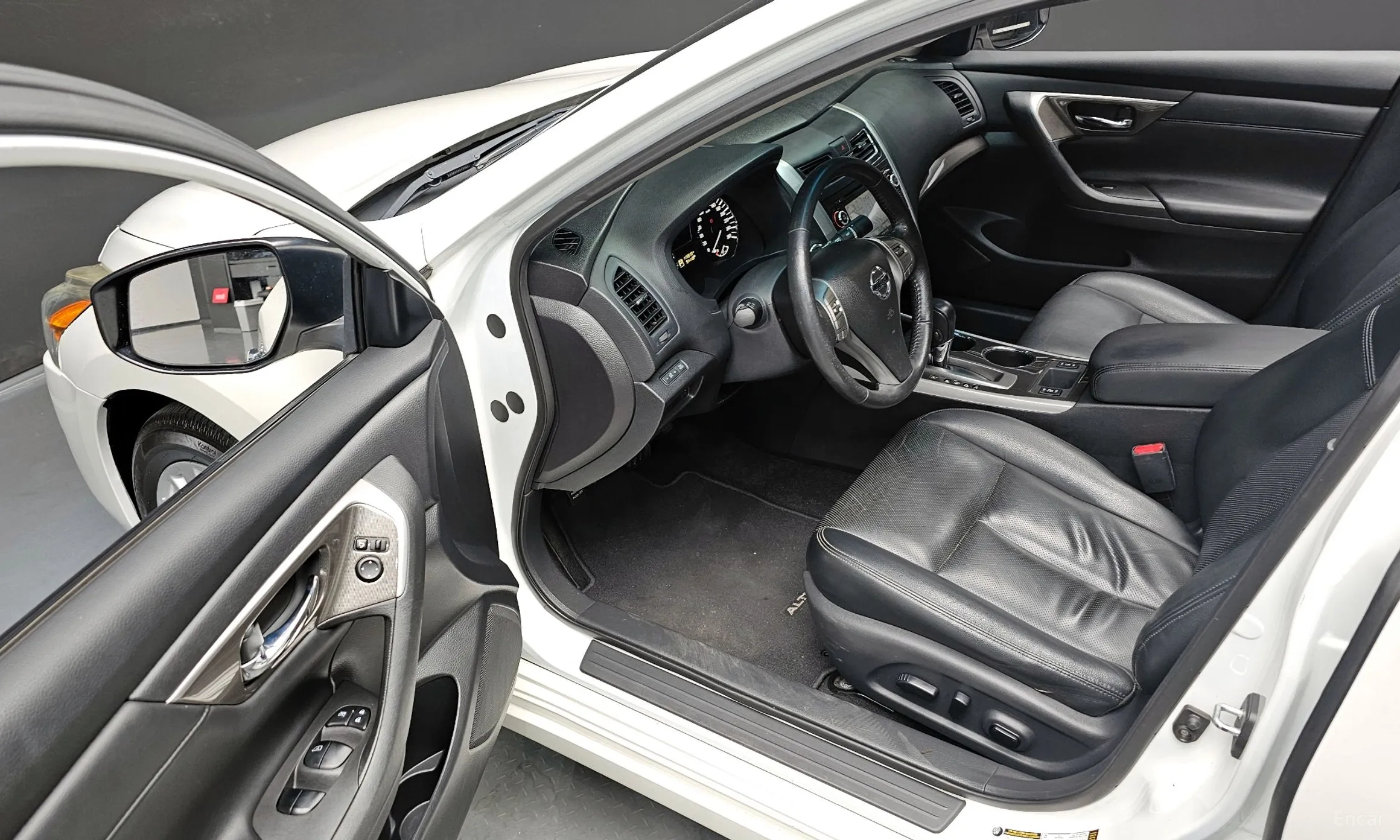 Nissan Altima превью 12