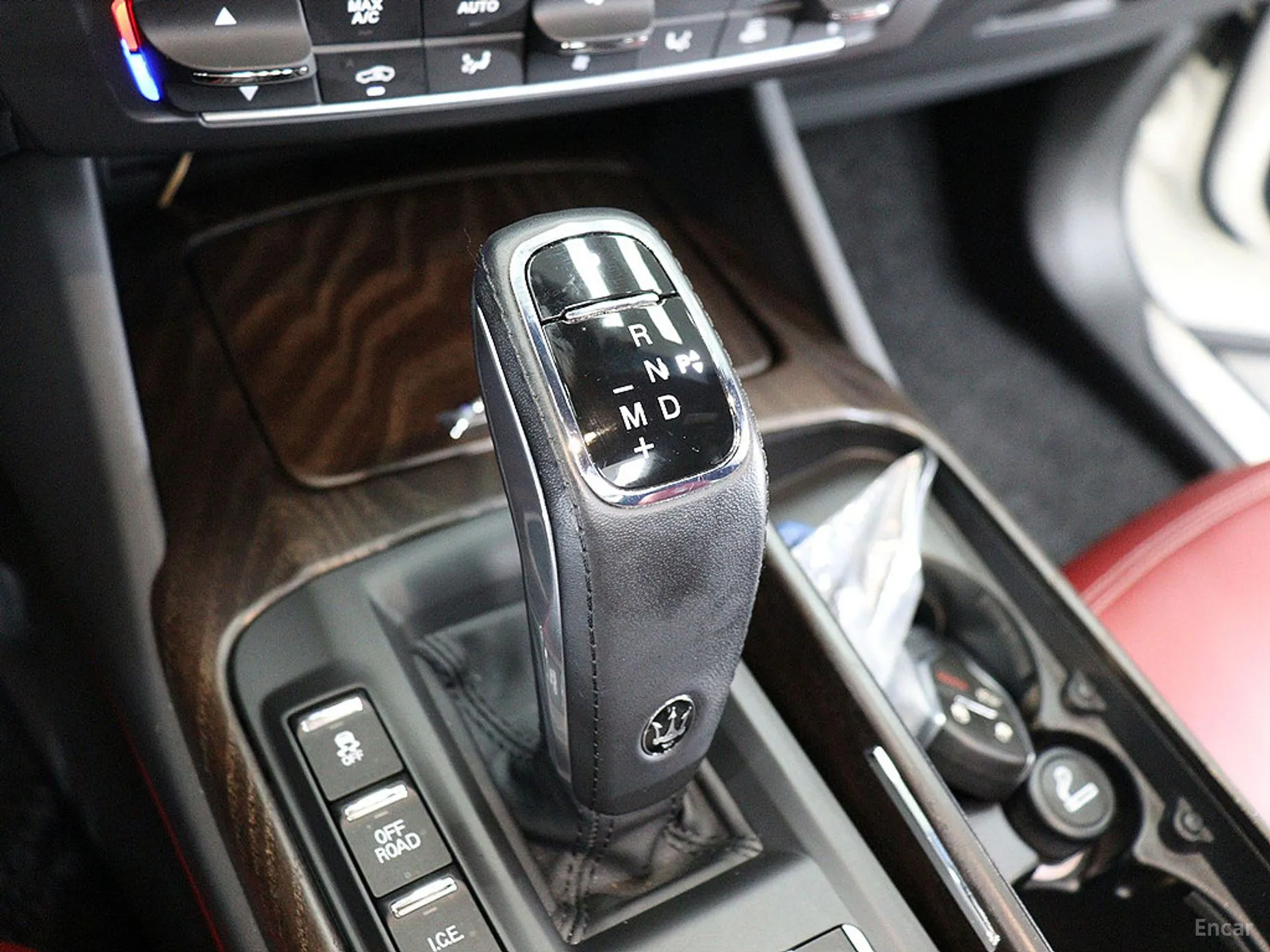 Maserati Levante превью 15