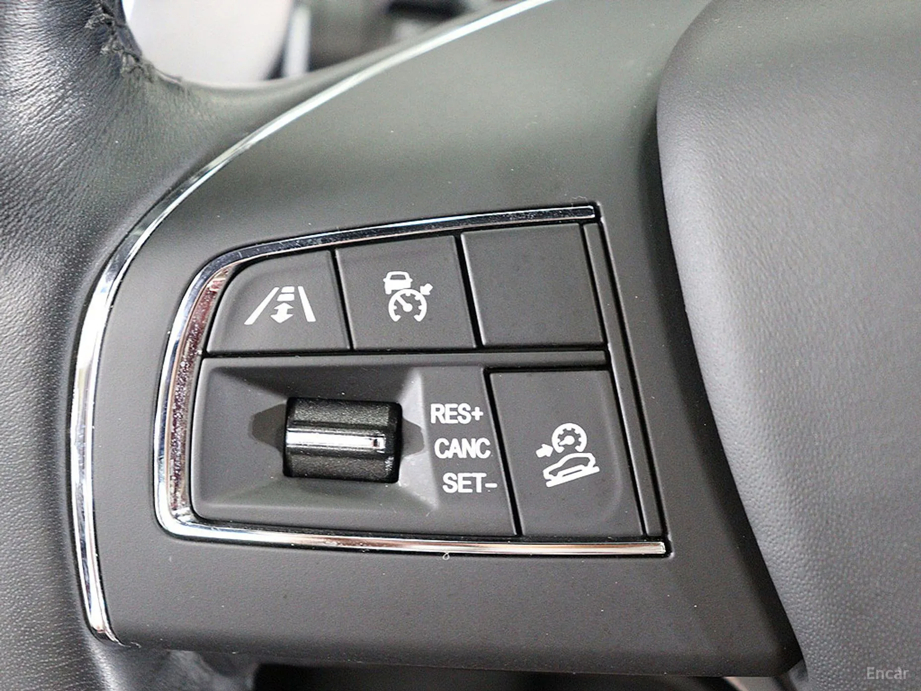 Maserati Levante превью 16