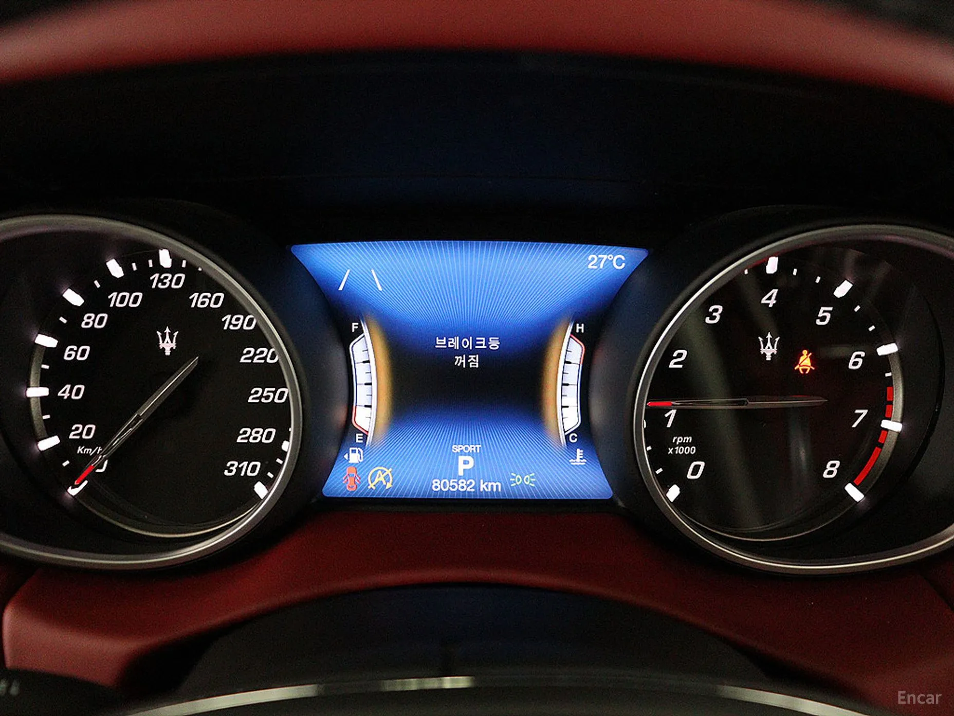 Maserati Levante превью 20
