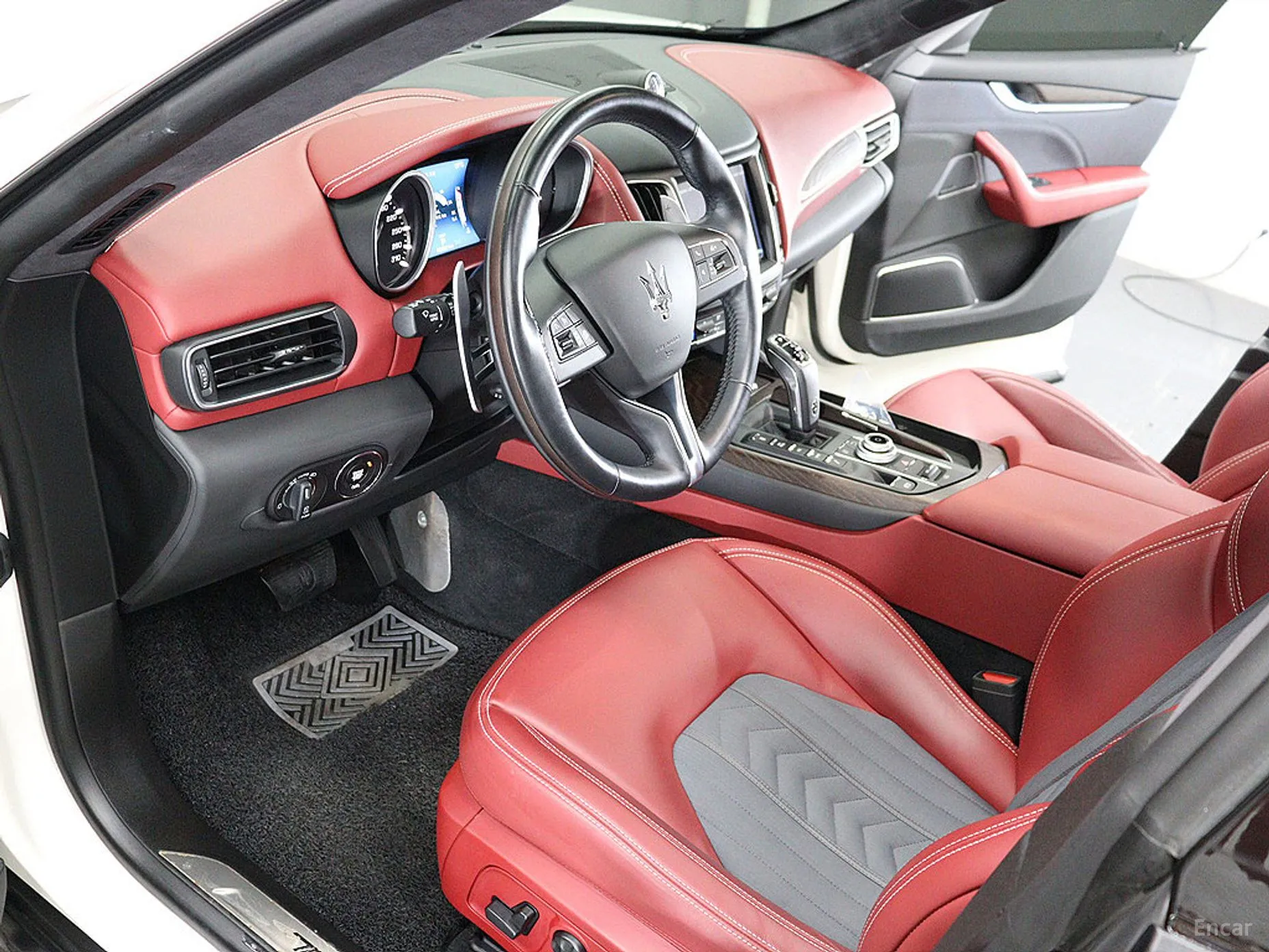Maserati Levante превью 9