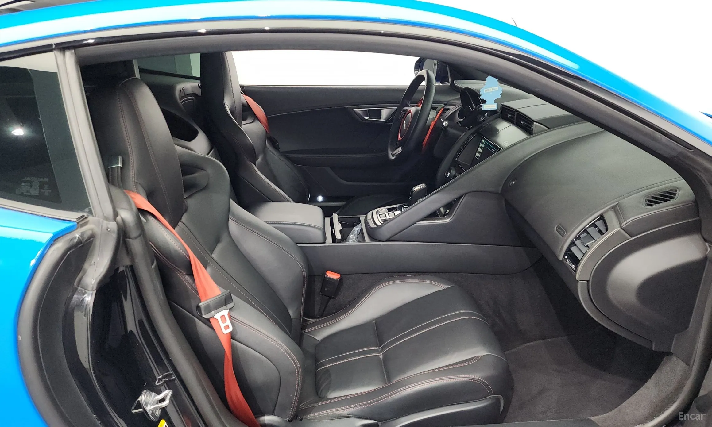 Jaguar F-TYPE превью 11