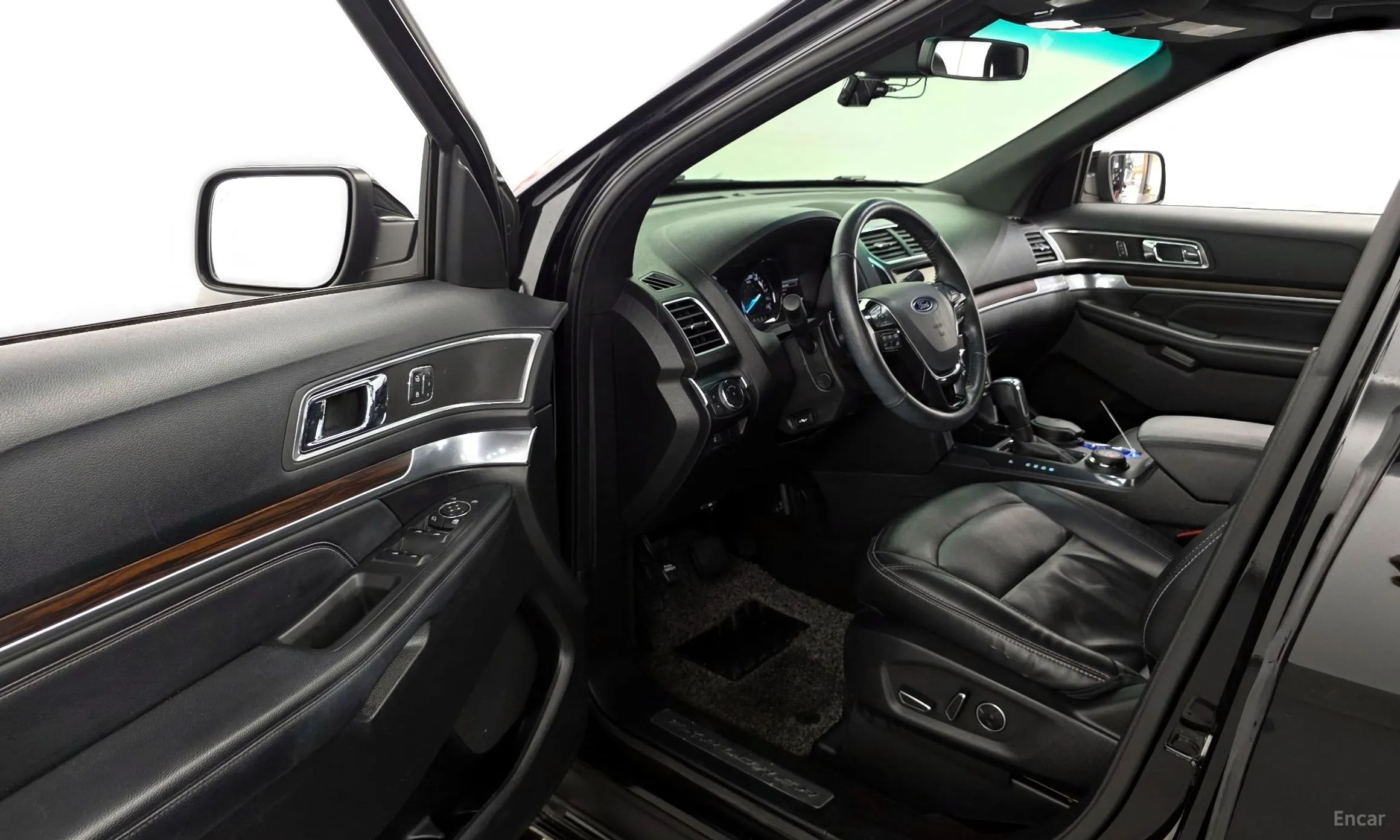 Ford Explorer превью 10