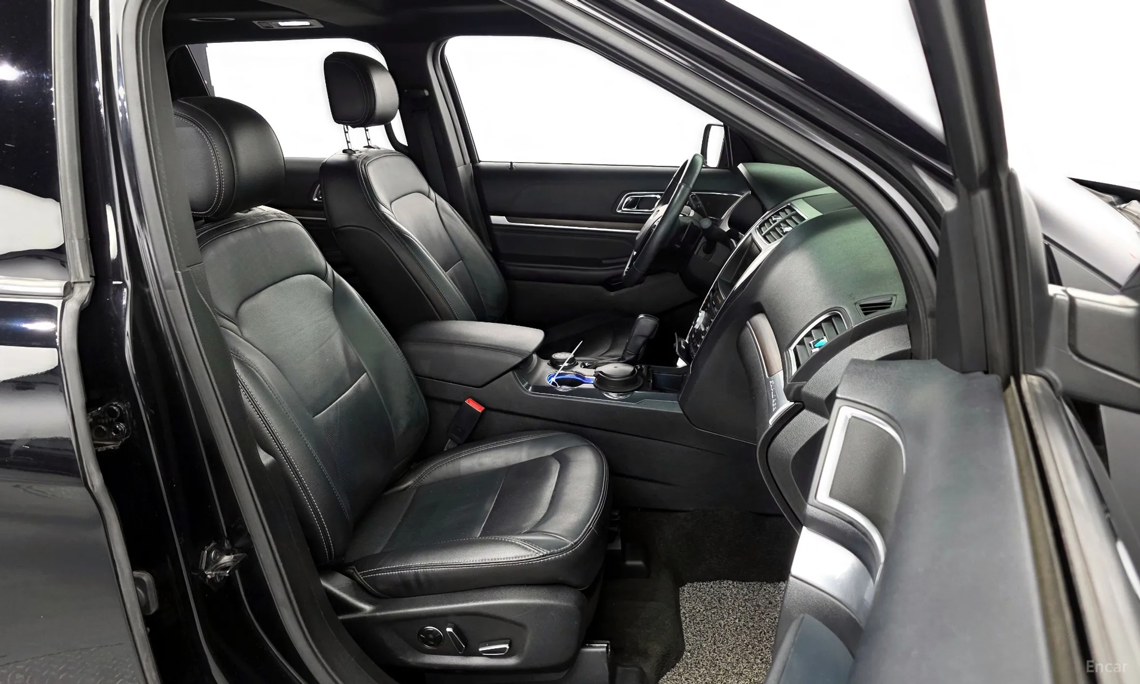 Ford Explorer превью 11