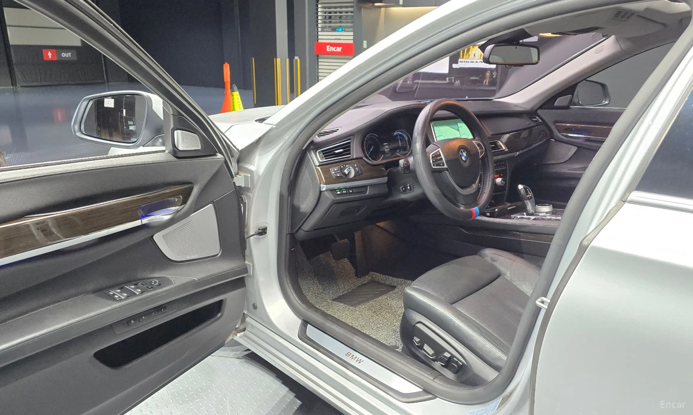 BMW 7 Series (F01) превью 11