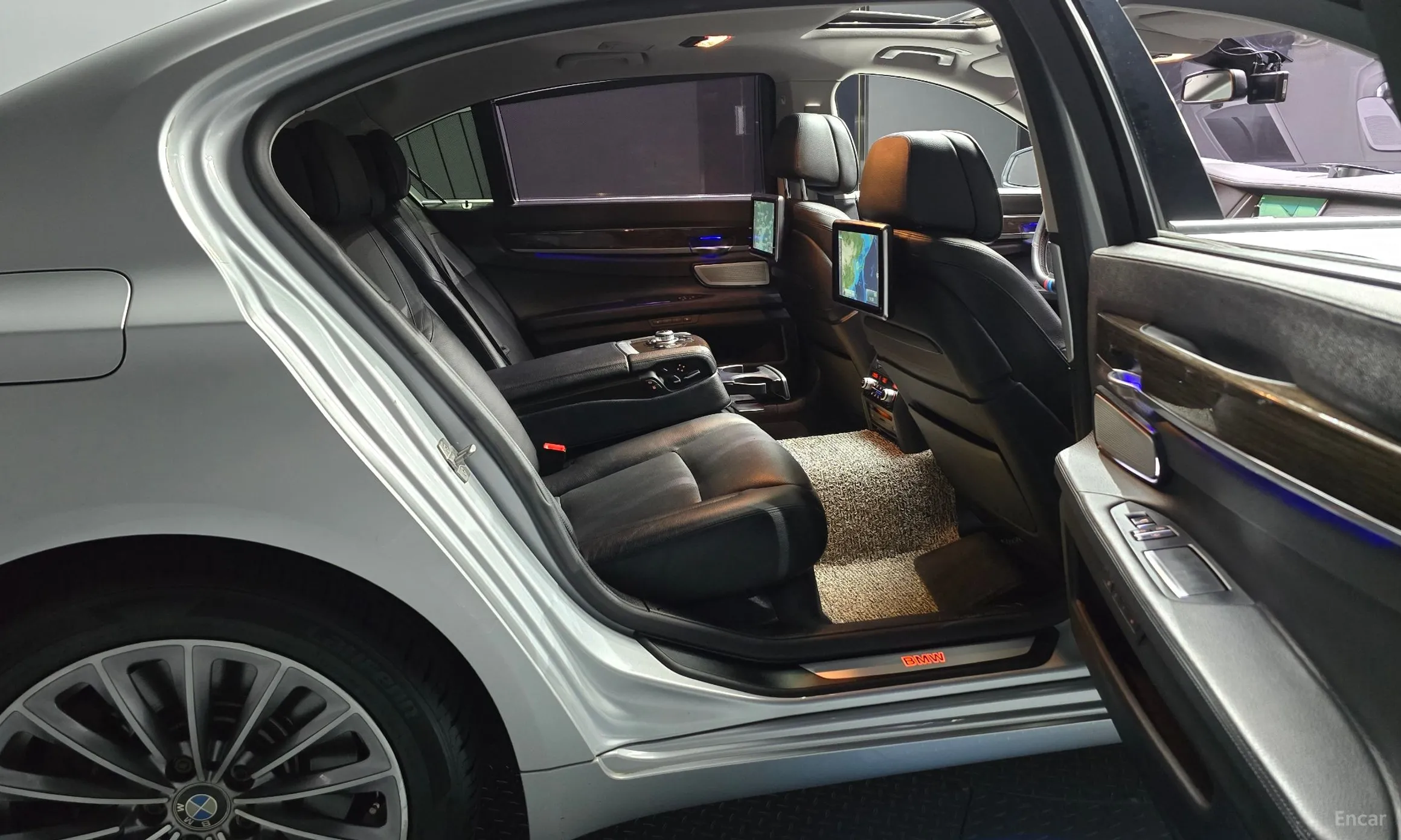 BMW 7 Series (F01) превью 12