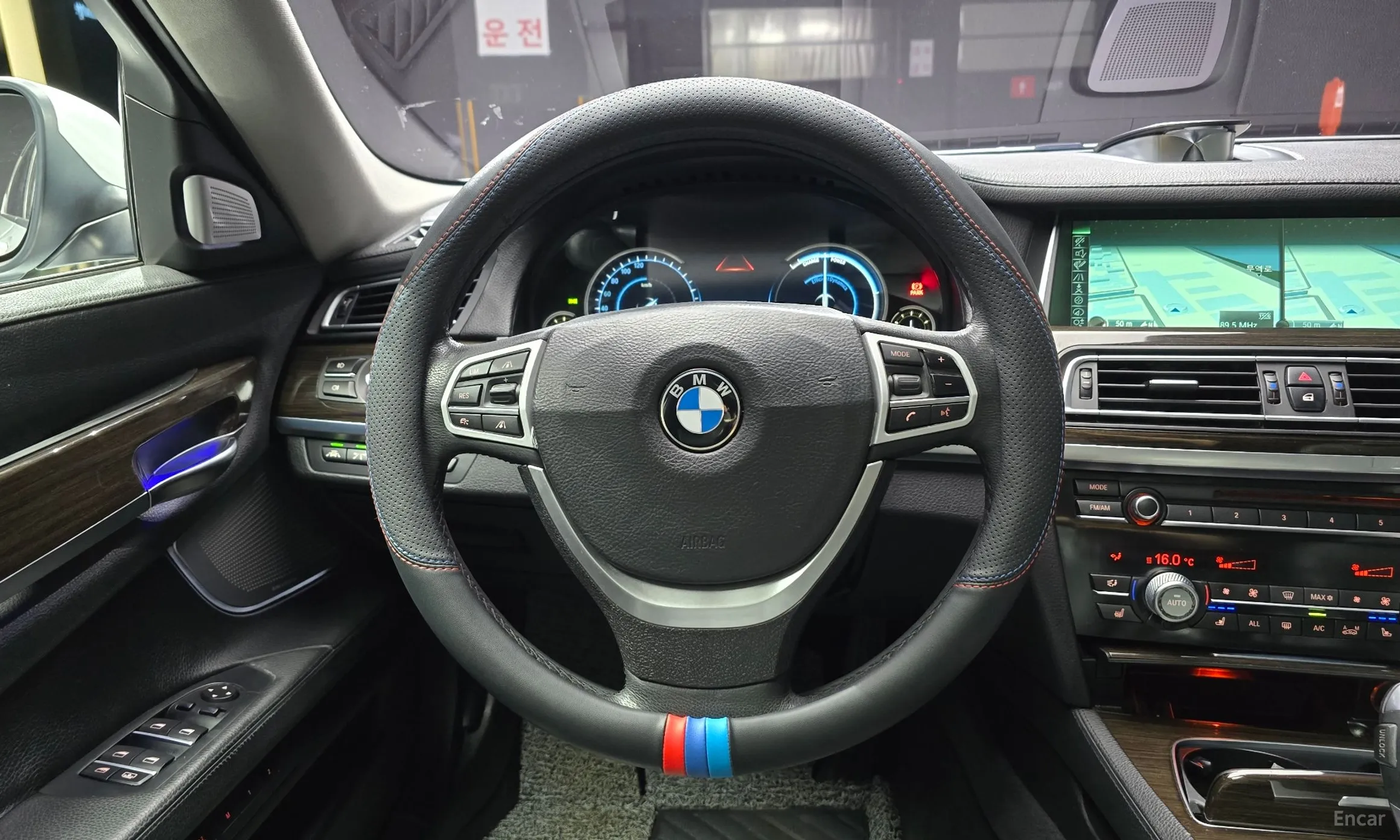 BMW 7 Series (F01) превью 13