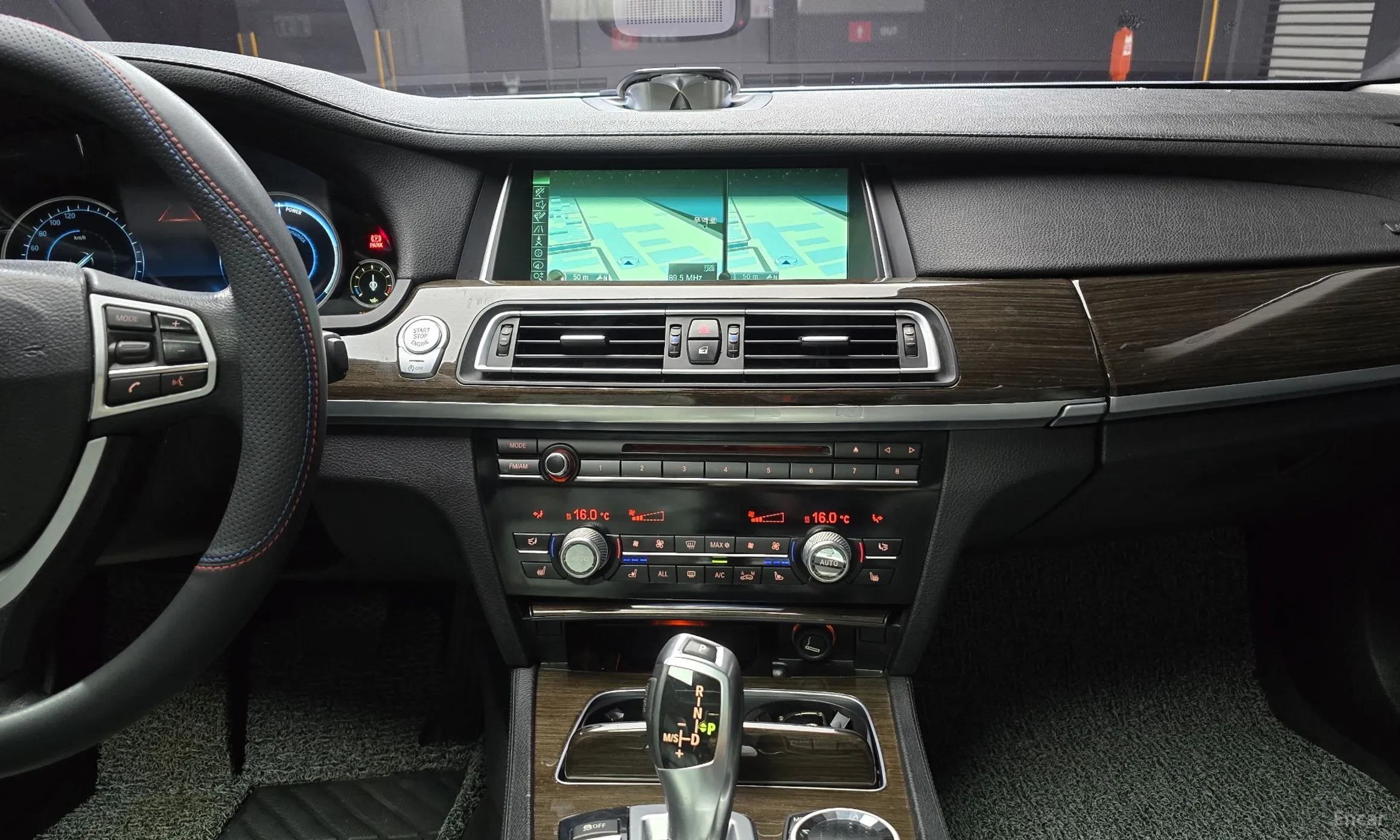 BMW 7 Series (F01) превью 14