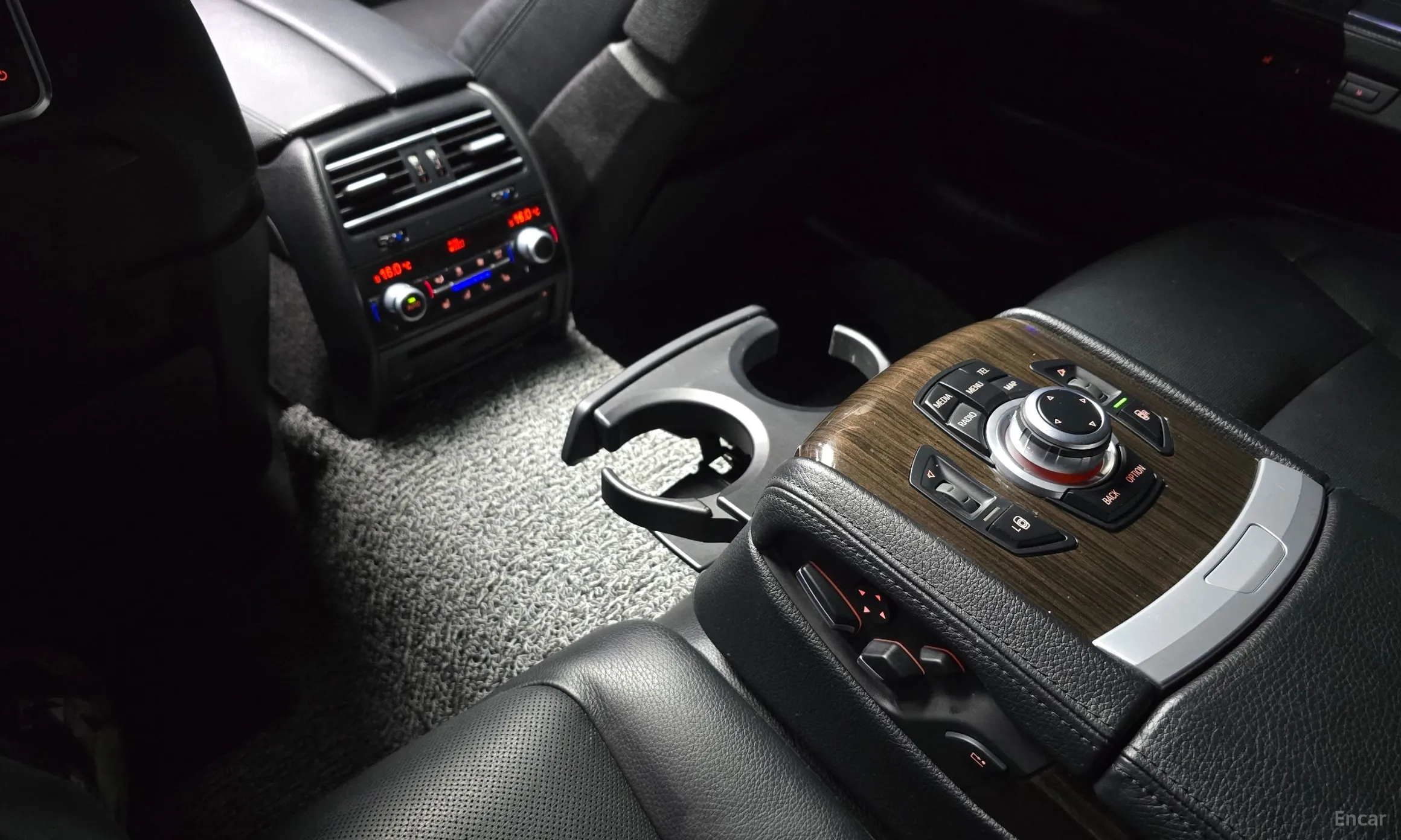 BMW 7 Series (F01) превью 17