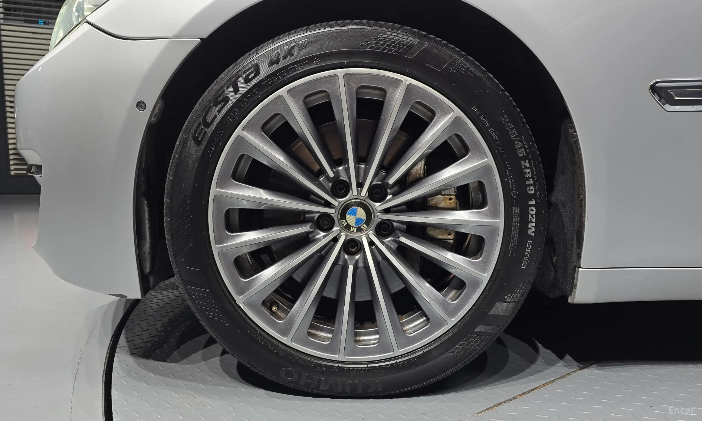 BMW 7 Series (F01) превью 5
