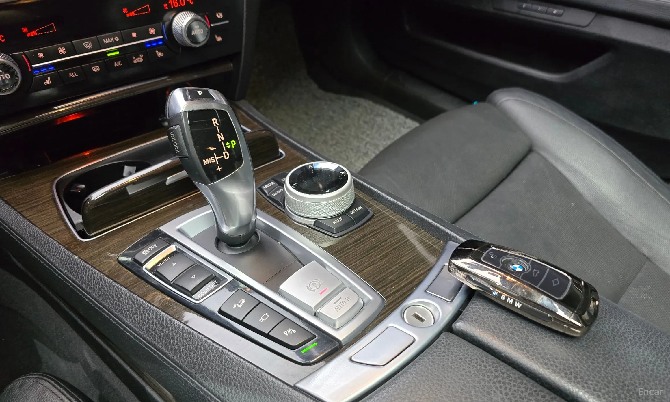 BMW 7 Series (F01) превью 9