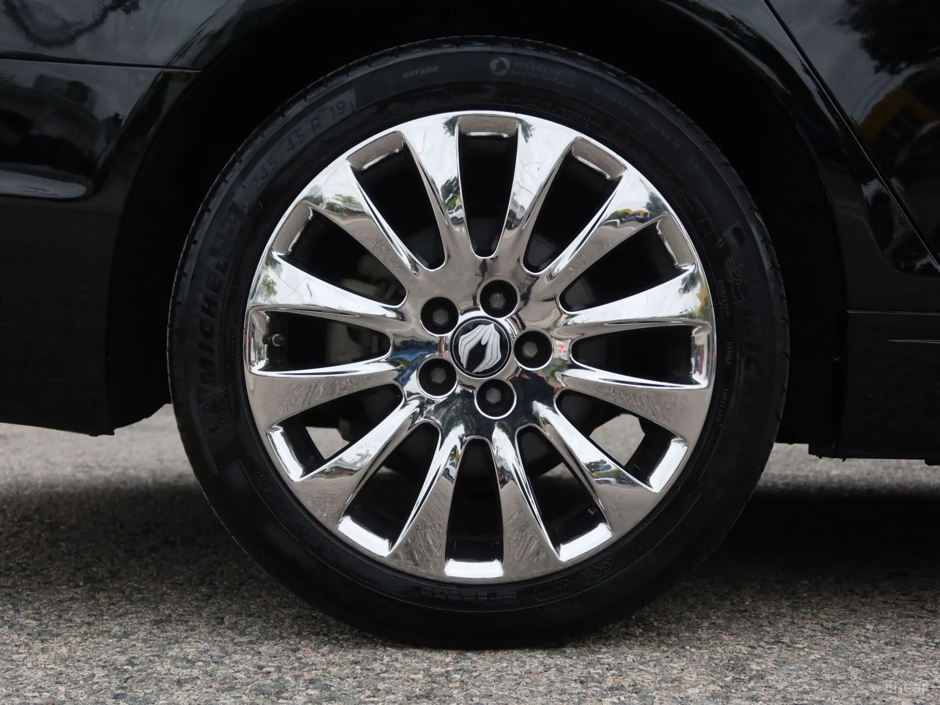 KG Mobility (SsangYong) Chairman W превью 17