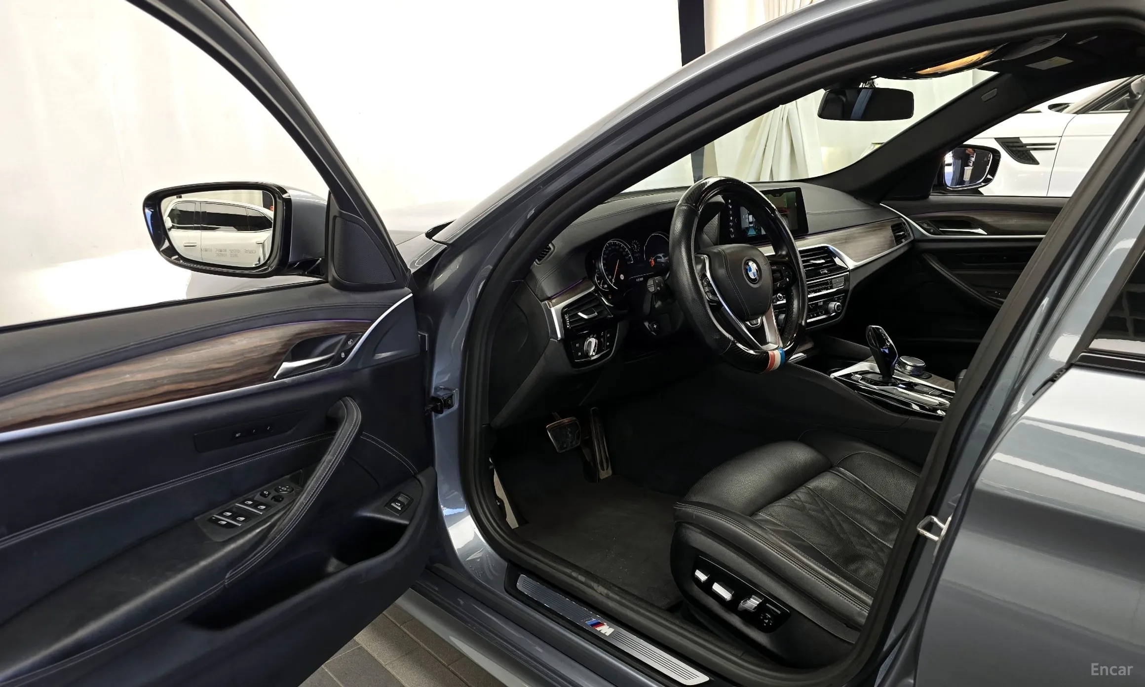 BMW 5 Series (G30) превью 10