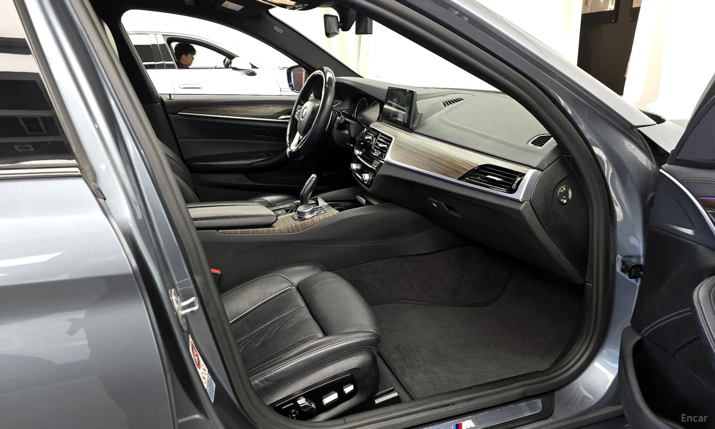 BMW 5 Series (G30) превью 11