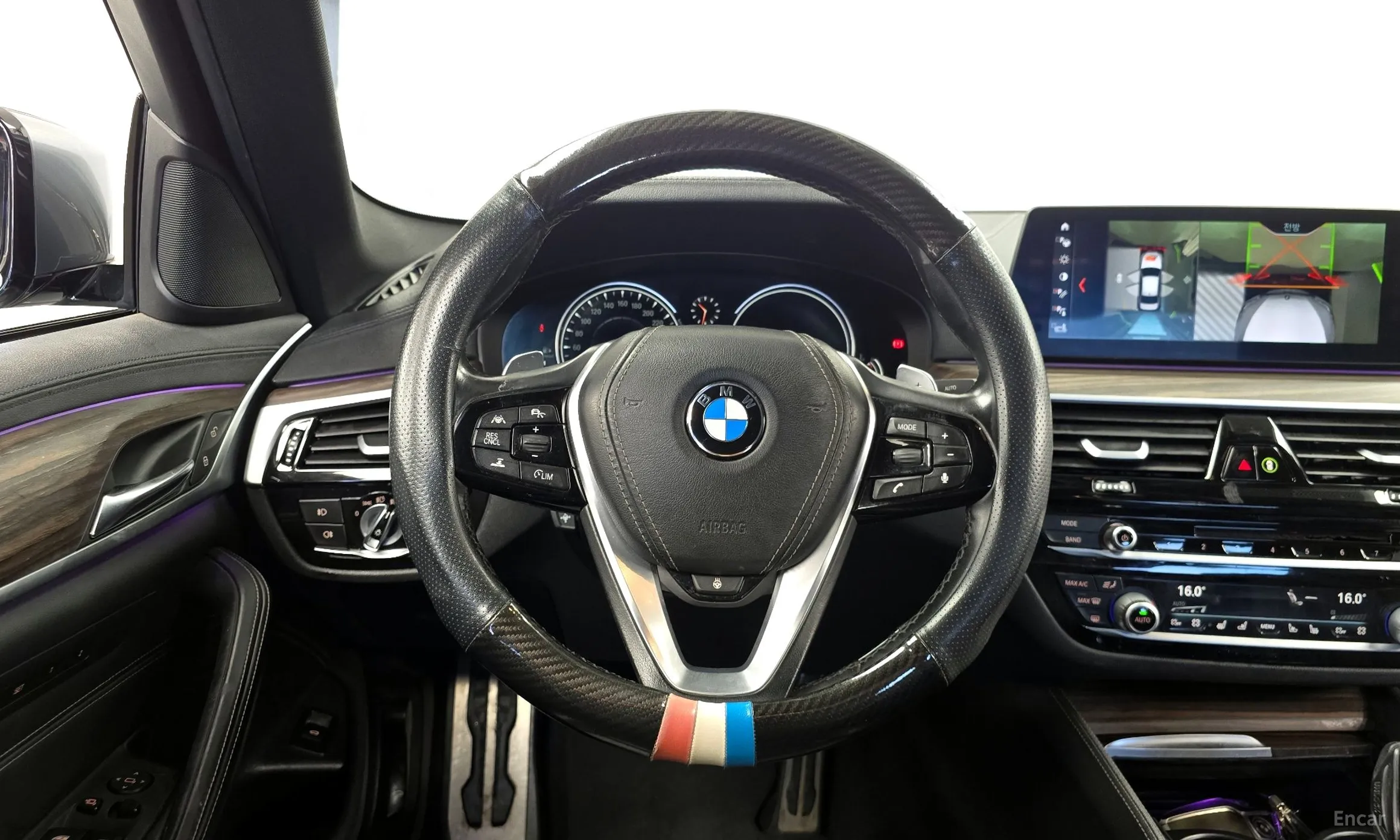 BMW 5 Series (G30) превью 13