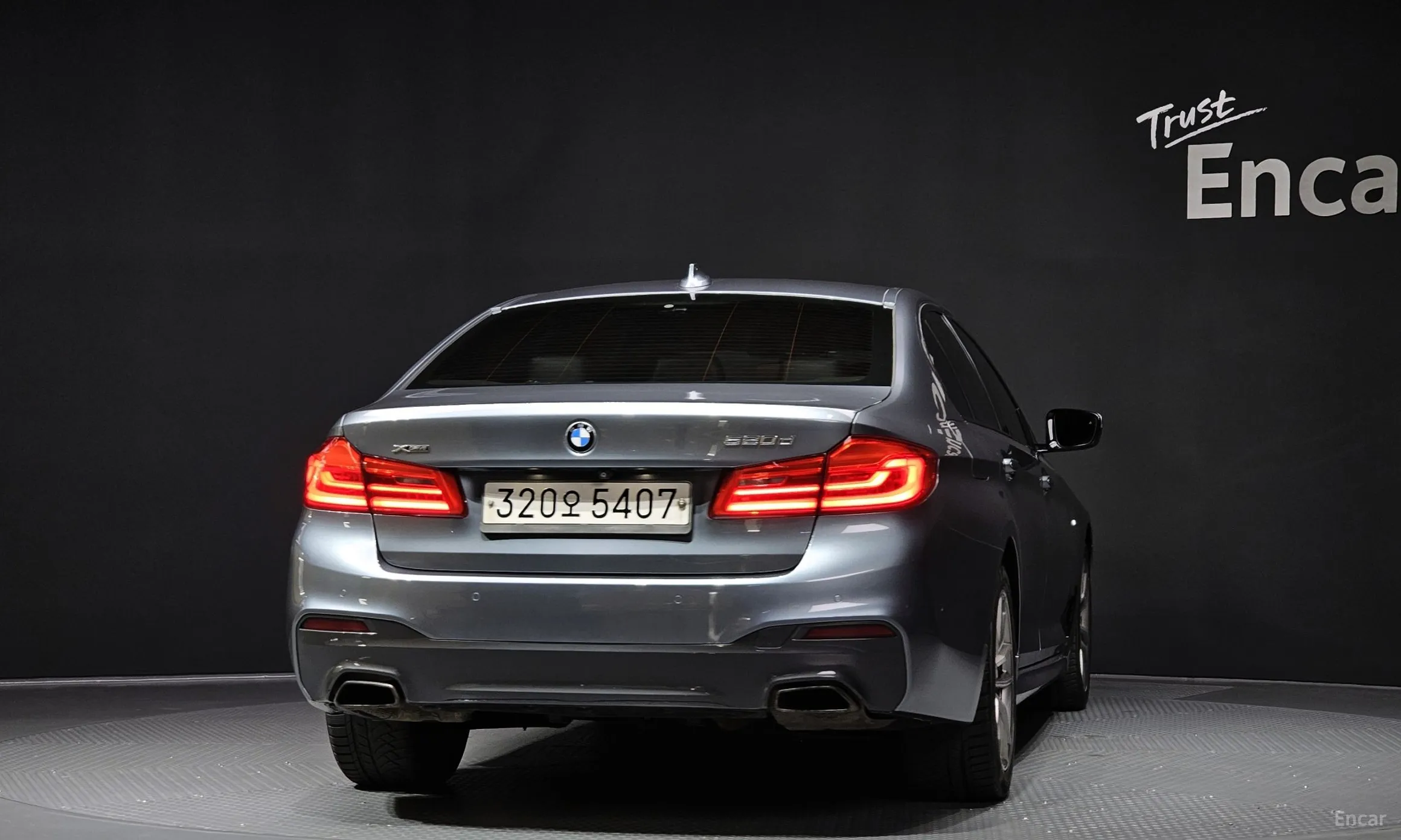 BMW 5 Series (G30) превью 4