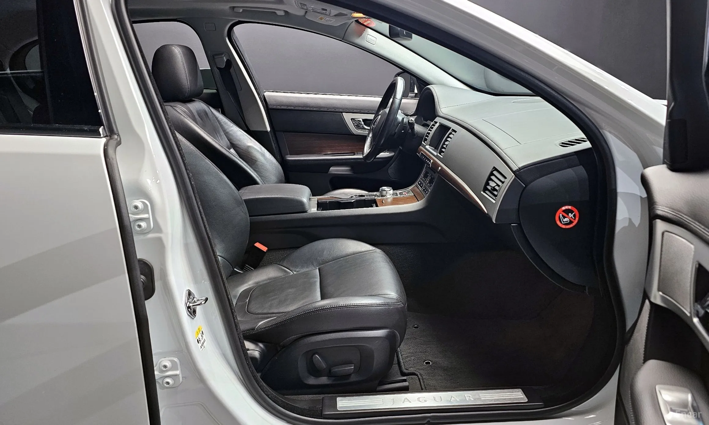 Jaguar New XF превью 11