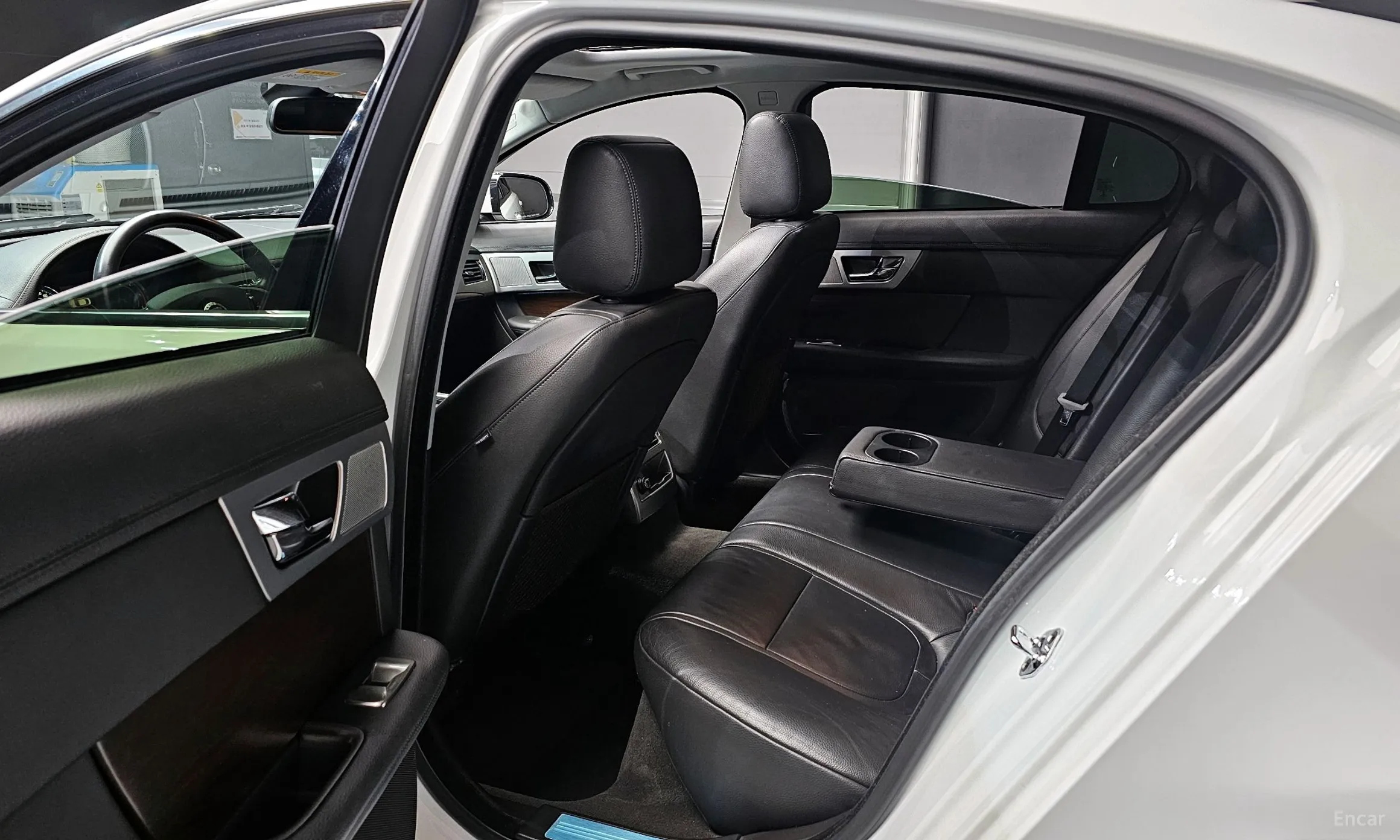 Jaguar New XF превью 13