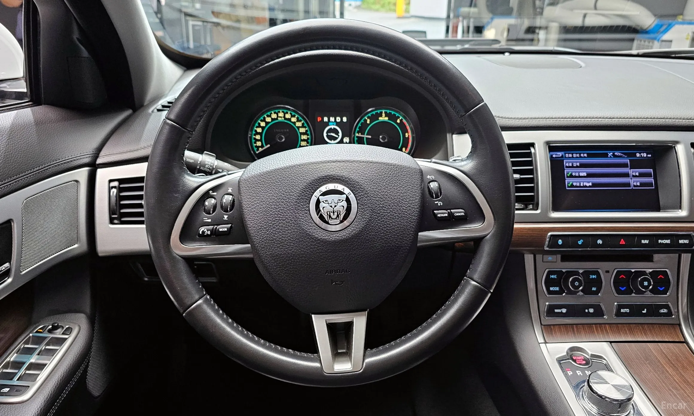 Jaguar New XF превью 14