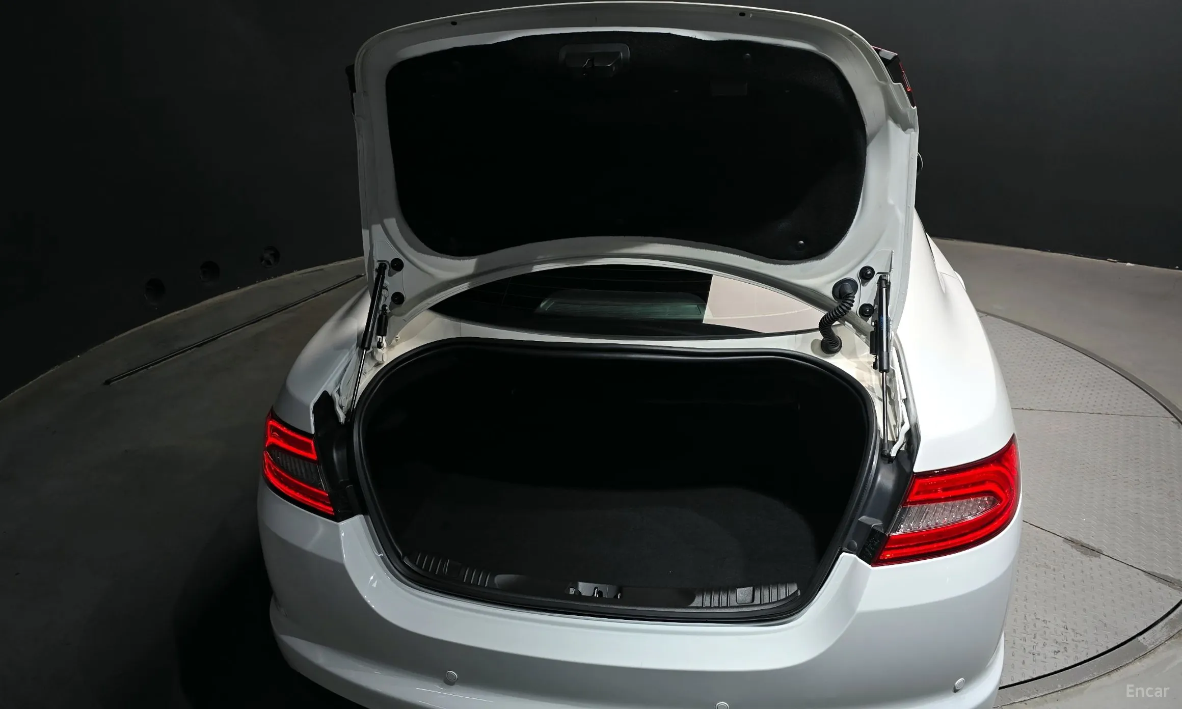 Jaguar New XF превью 20