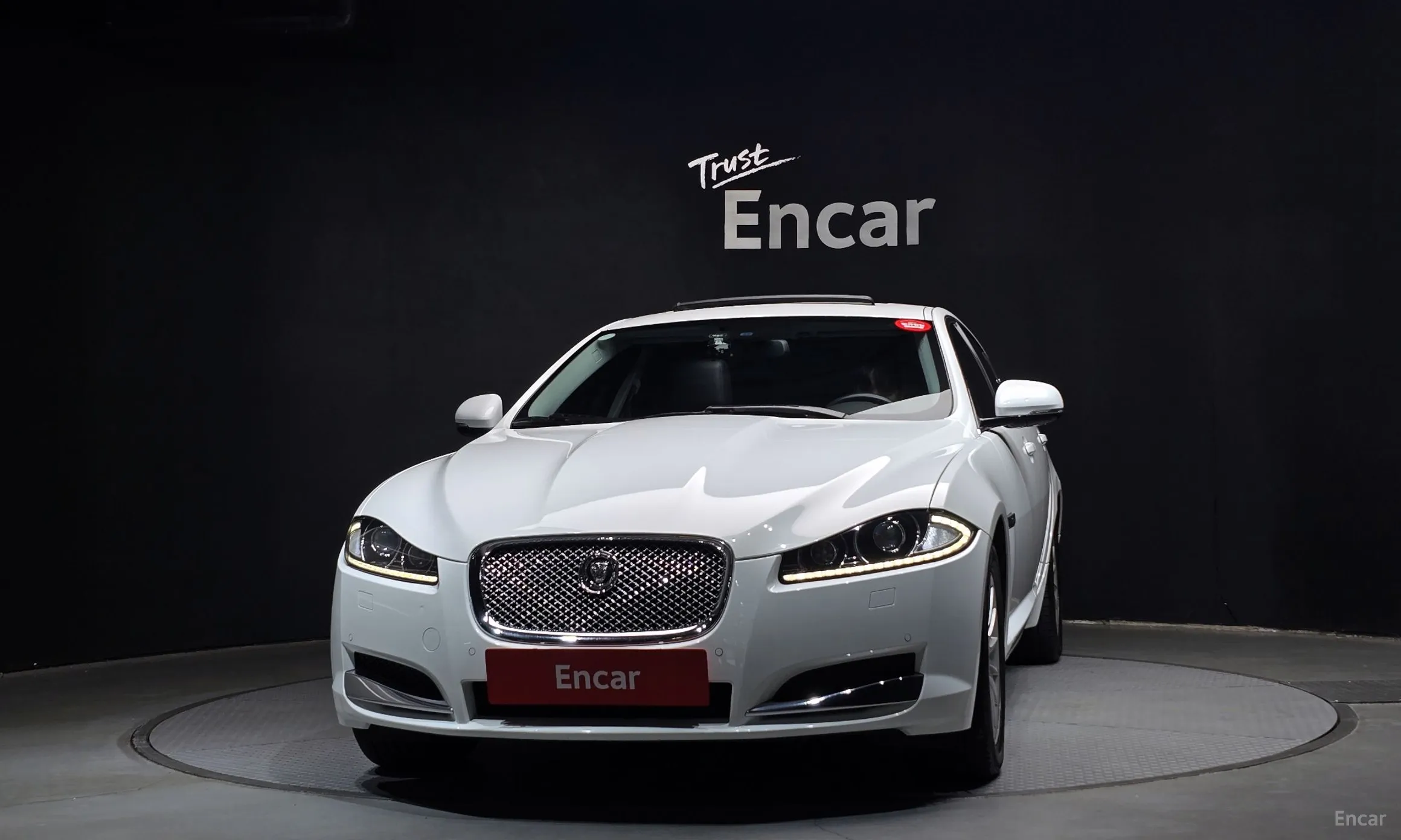 Jaguar New XF превью 3