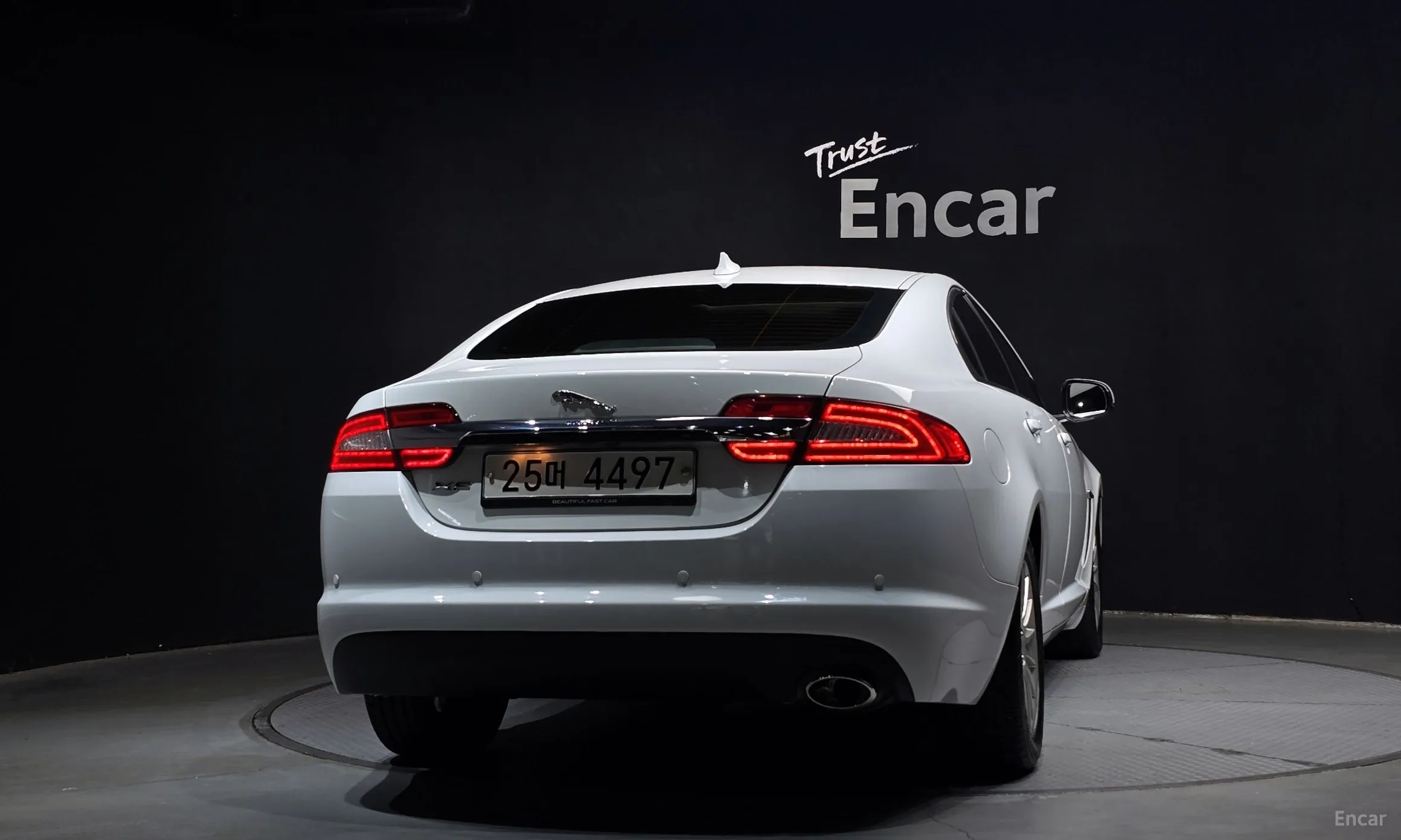 Jaguar New XF превью 4