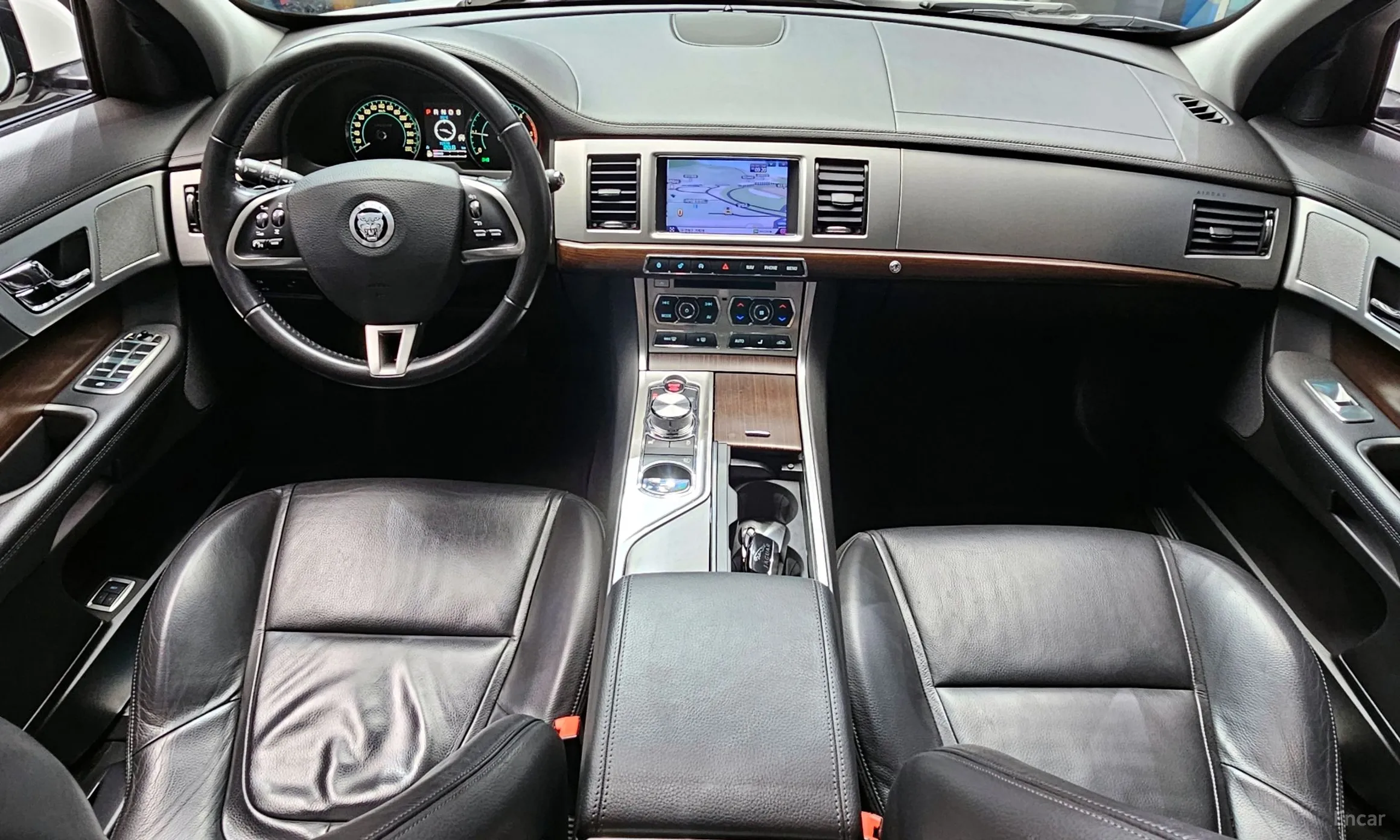 Jaguar New XF превью 7