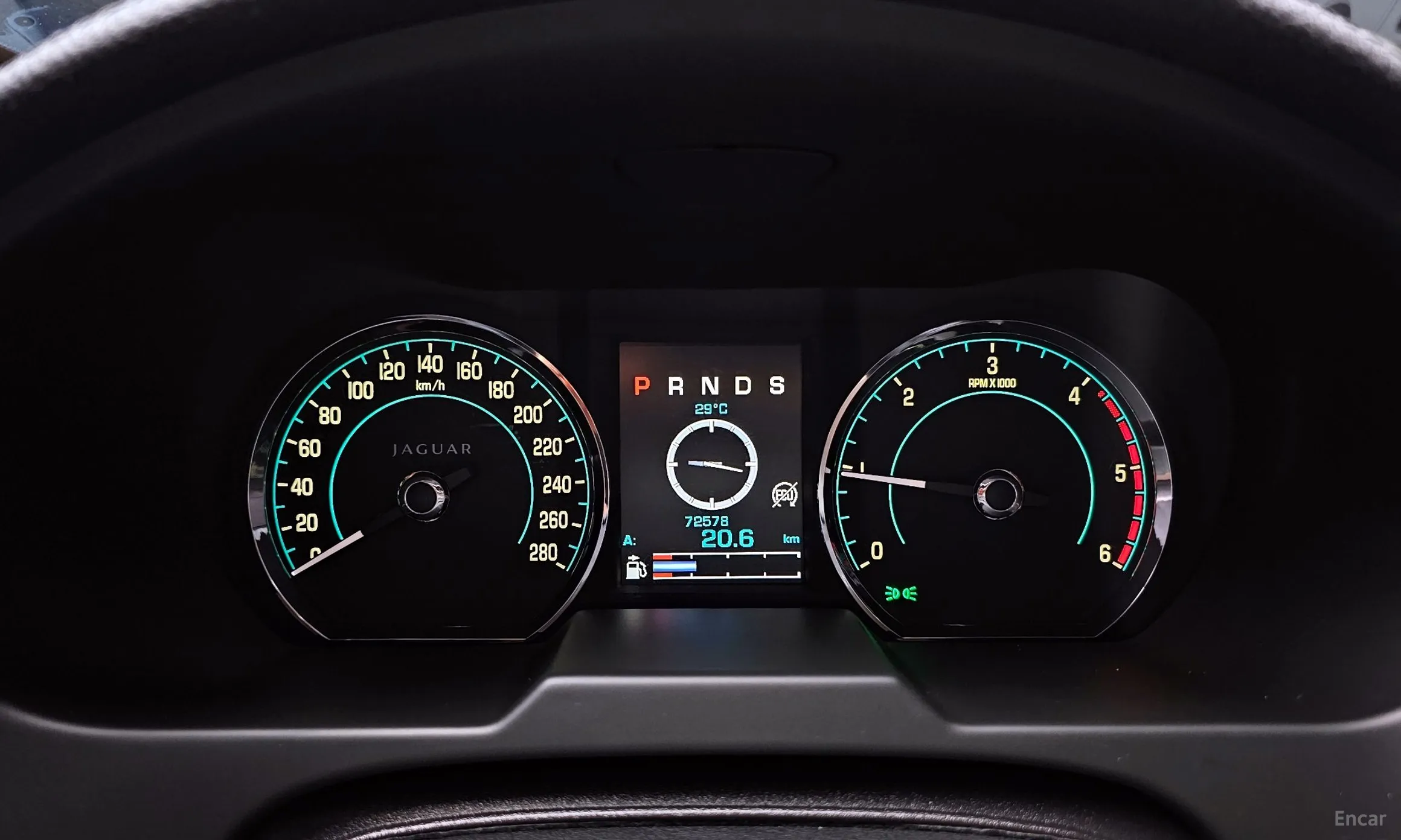 Jaguar New XF превью 8