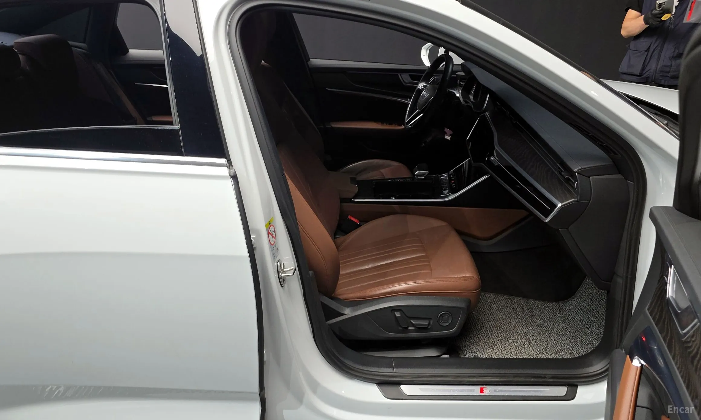 Audi A6 (C8) превью 11