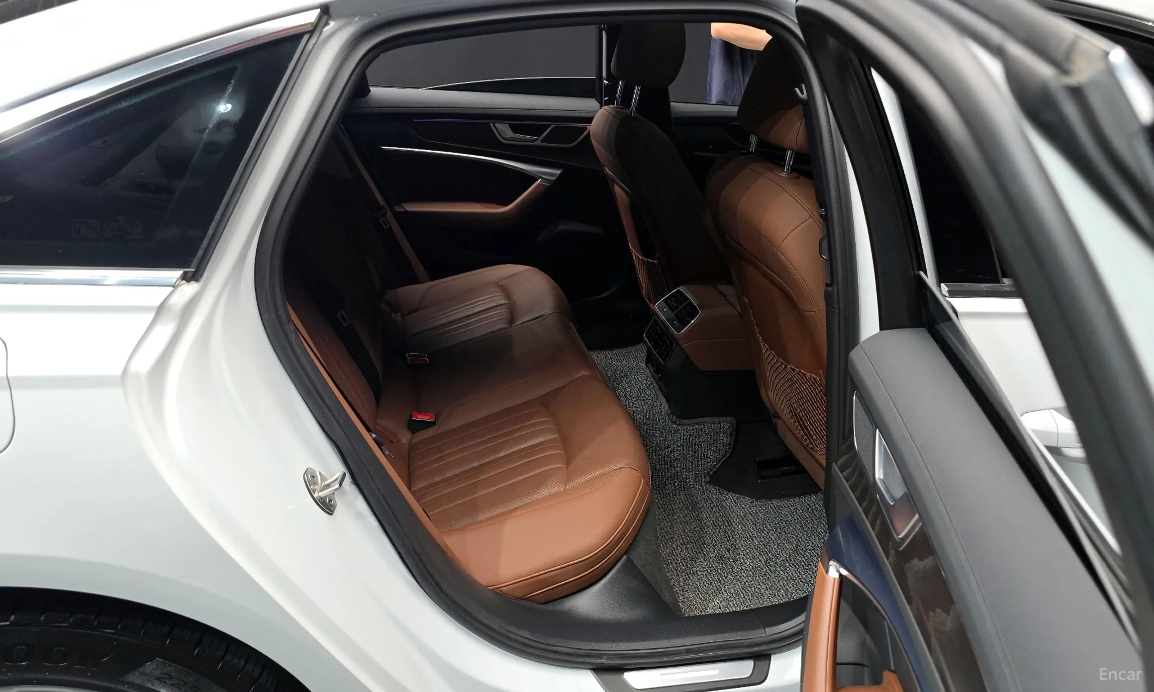 Audi A6 (C8) превью 12