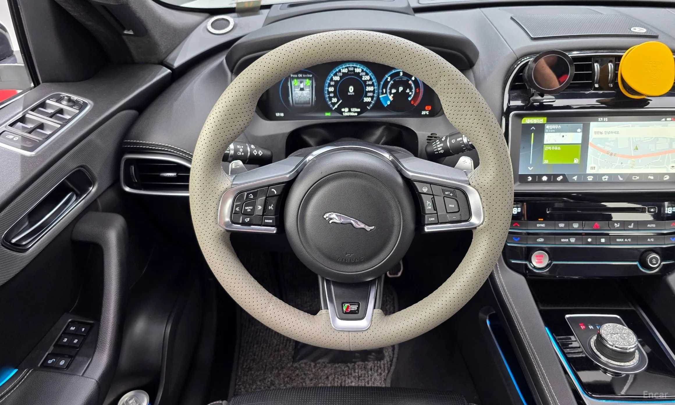 Jaguar F-PACE превью 14