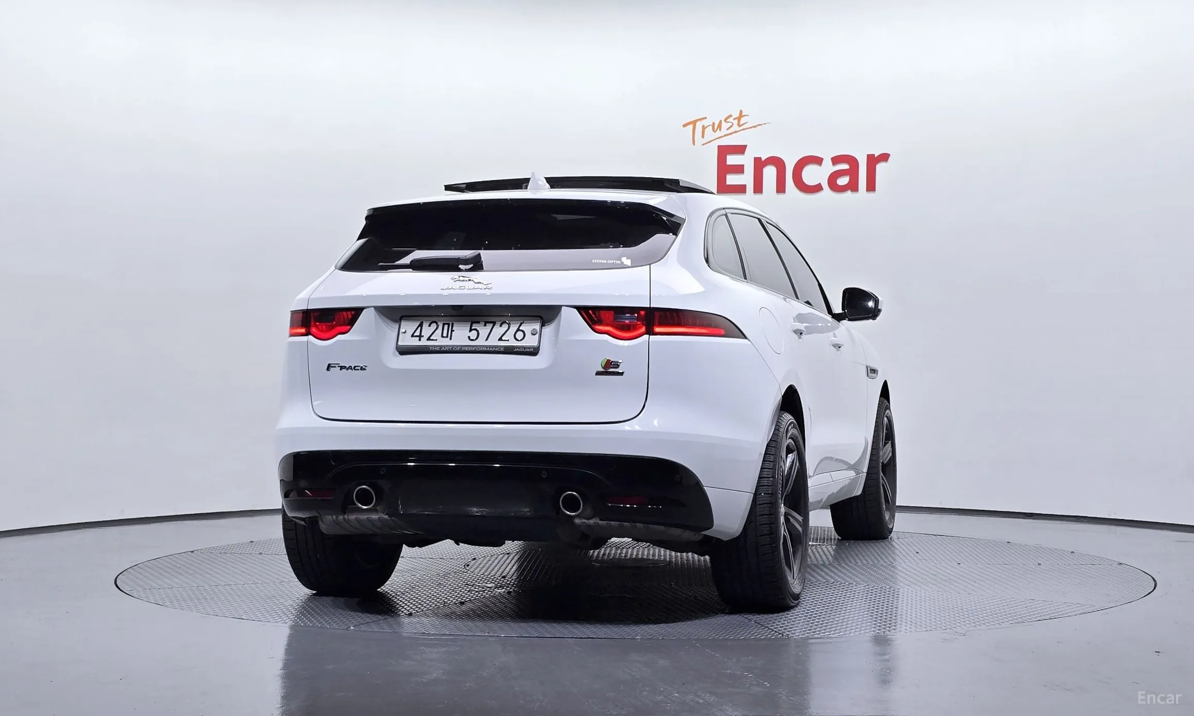 Jaguar F-PACE превью 4