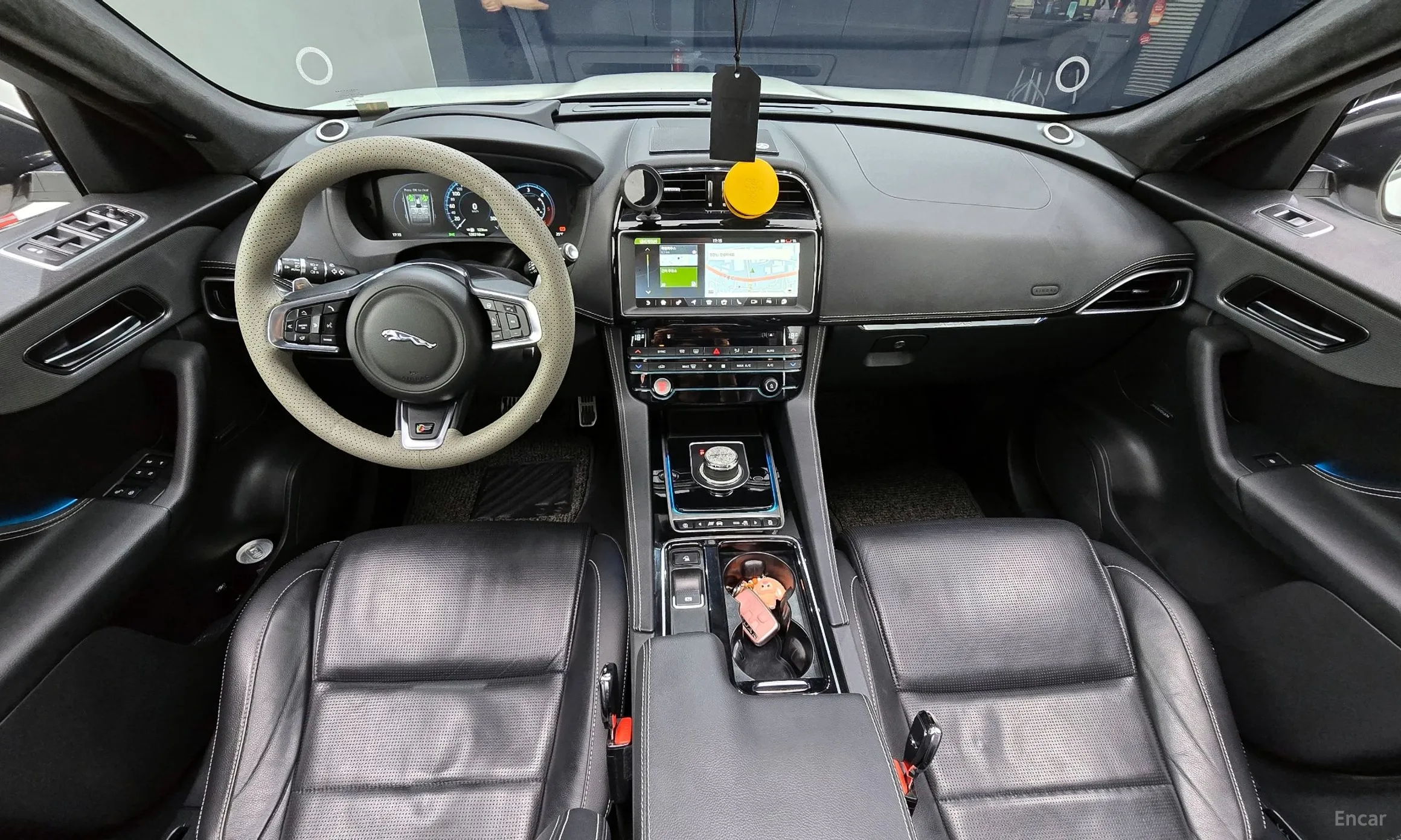 Jaguar F-PACE превью 7