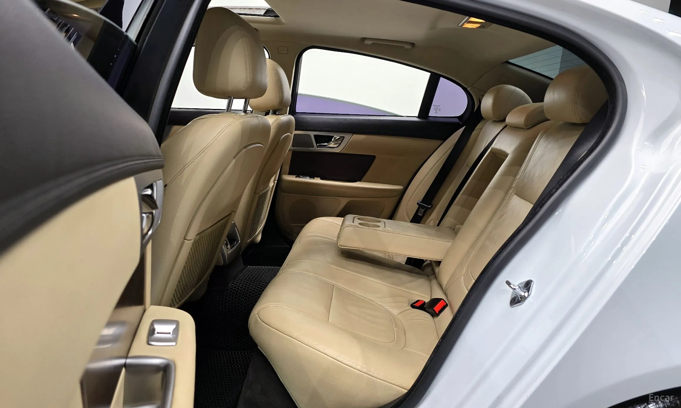 Jaguar New XF превью 12