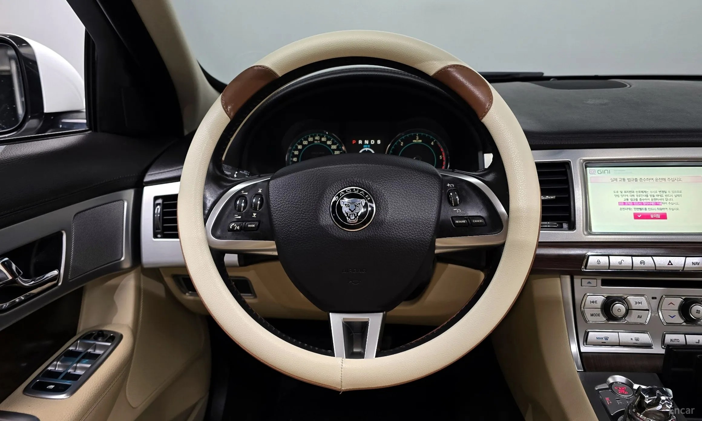 Jaguar New XF превью 13