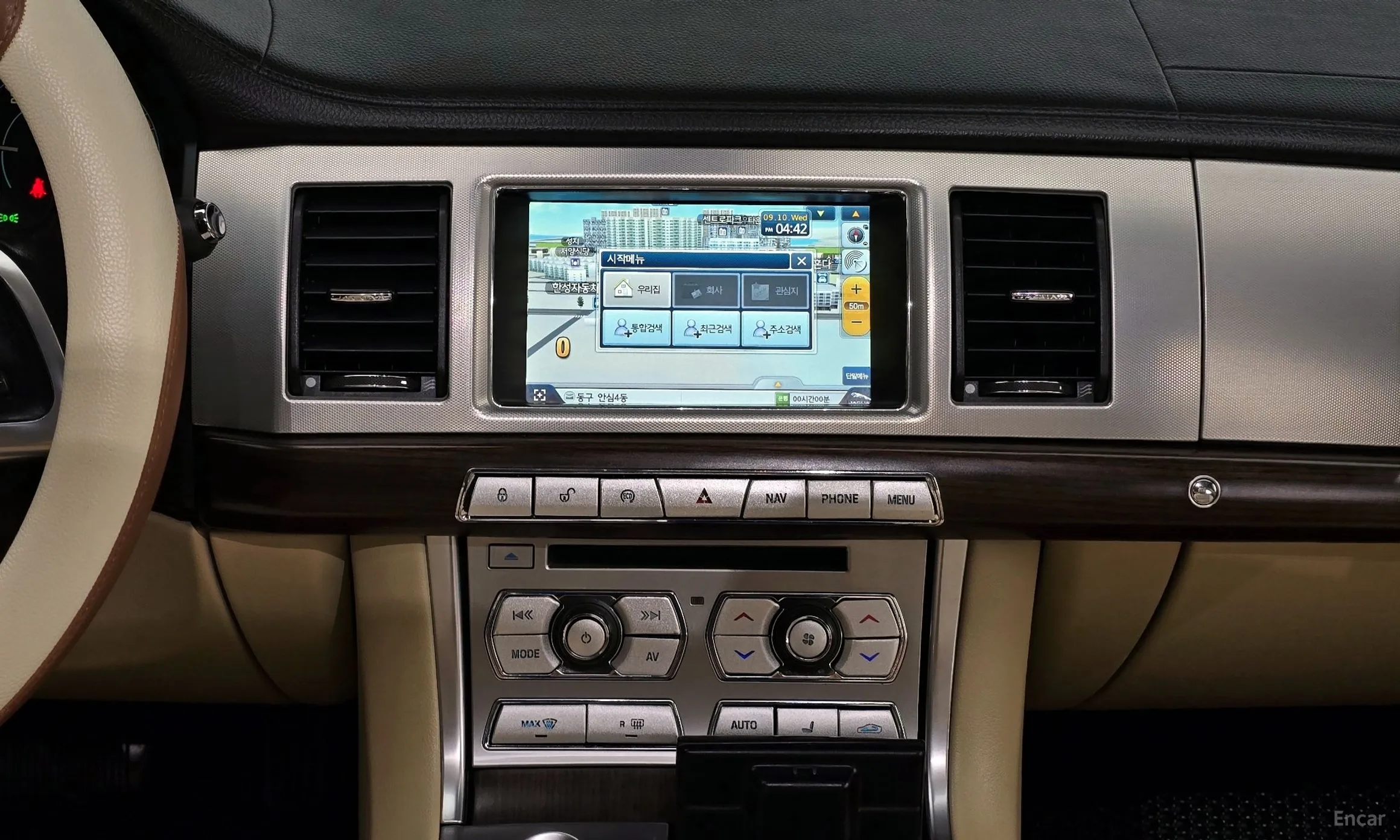 Jaguar New XF превью 17